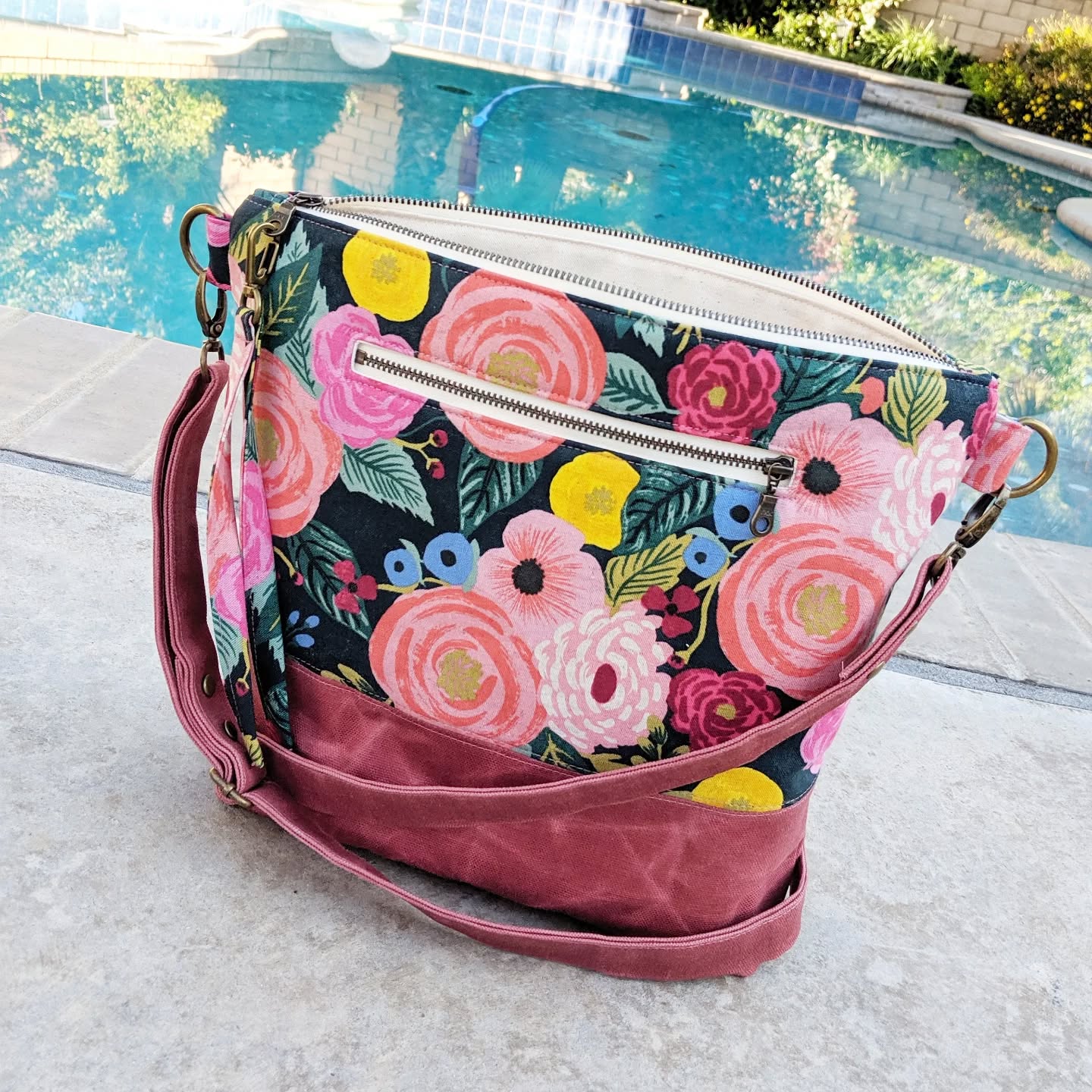 🌸 Bold blooms + everyday charm 🌸
This gorgeous canvas bag is bursting with color — featuring a vibrant floral print, durable waxed bottom, and a roomy interior perfect for all your daily adventures. 💐✨
Whether you’re headed to brunch, the farmer’s market, or a poolside getaway, this beauty keeps you stylishly organized wherever you go.
👜 Handcrafted with love
🎨 Durable + lightweight
🌿 Perfect mix of function and flair
#FloralBag #CanvasTote #HandmadeStyle #EverydayBag #BohoChic #FloralFashion #BagLovers #StyleInBloom