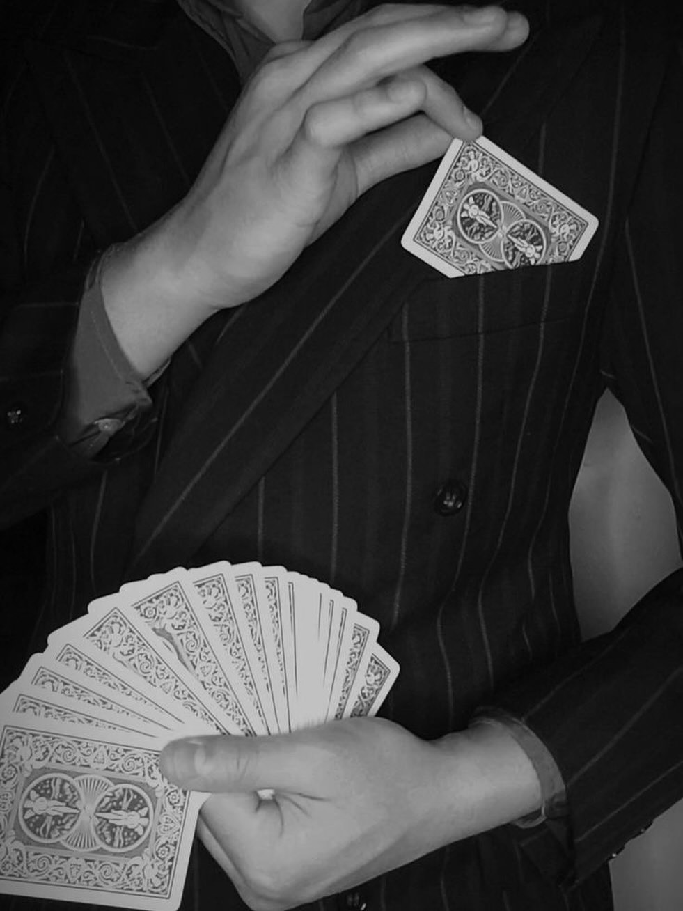 🎃✨ Join us for a spooktacular Halloween night at Lizzie’s Cucina! 🍷🍽️ Enjoy a magical evening filled with delicious food, fine wine, and mind-blowing tricks from our amazing magician. Don’t miss out on the fun—bring your friends and family for a night of enchantment! 🎩👻 #halloweenatlizzies #magicandmunchies #spooktacularevening