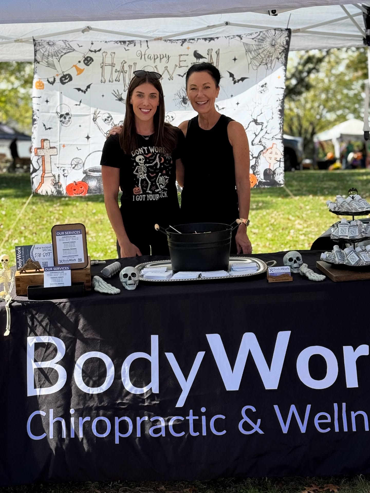 🎃 We had such a great time at North Royalton’s Trick-or-Treat Street this past Saturday! Thank you to everyone who stopped by to say hi - and a big thank you to my mom for helping me all day! 🧡👻
Next up: Richfield’s Trick-or-Treat on the Trails this Sunday, 1–4 PM! Come join the fun! 👻✨