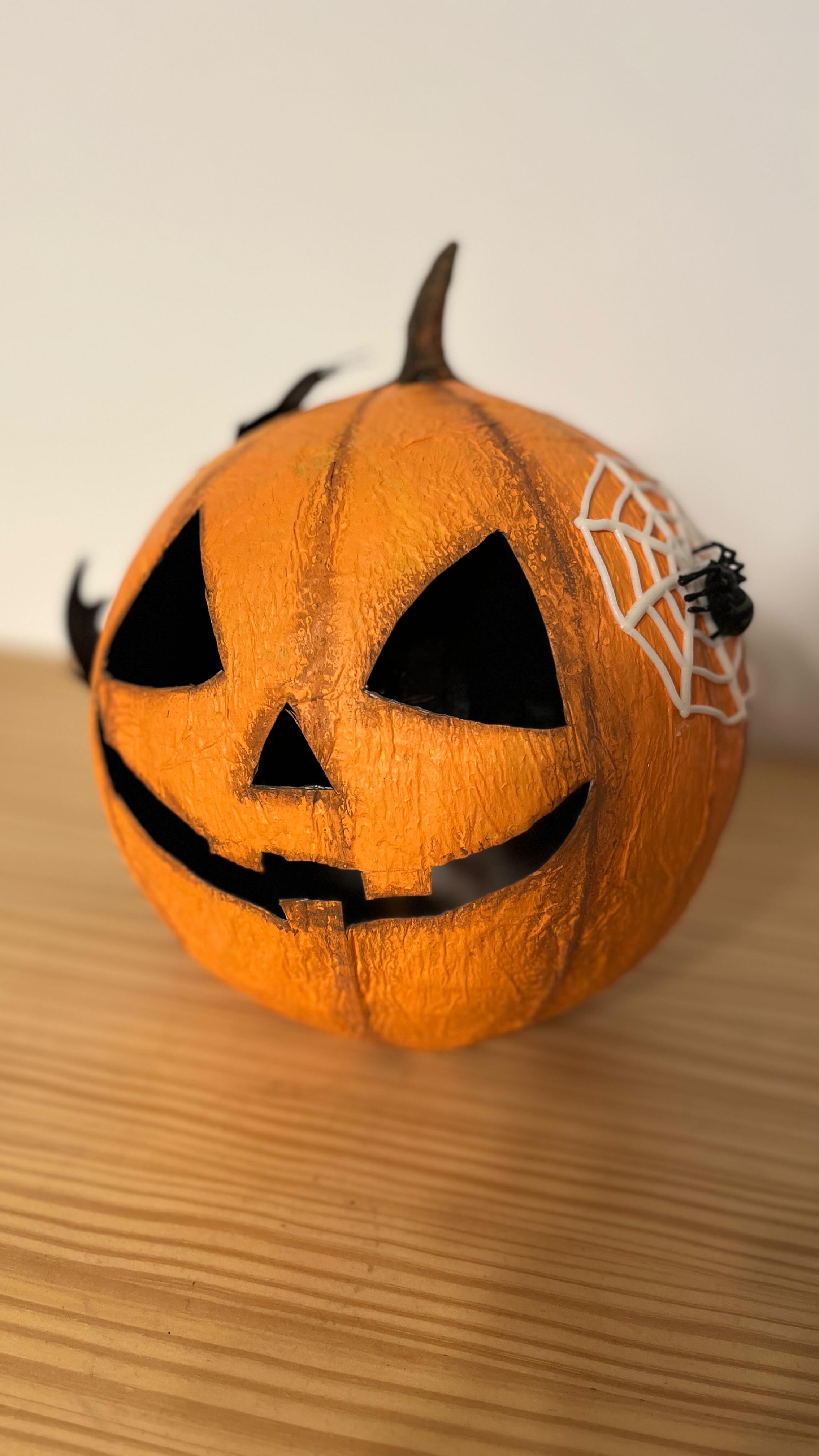 🎃 ¡Decora tu casa este Halloween sin gastar casi nada! 👻
Solo necesitas un globo y papel de cocina 😱✨
Con estos materiales súper simples puedes crear una calabaza increíble, perfecta para decorar tu mesa, tus fiestas o la habitación de los peques.
🧵 En mi canal de YouTube “Ideando Sueños DIY” te enseño el paso a paso completo para hacerla tú mismo 🎨
👉 Encuentra el tutorial completo en mi canal (link en bio).
#HalloweenDIY #DecoraciónHalloween #ManualidadesHalloween #DIYFacil #DecoracionCreativa #IdeandoSueñosDIY #ManualidadesParaCasa #CalabazaHalloween