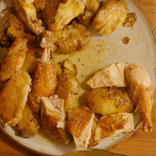 On the table tonight 
"Pollo alla Ruffino".
Rustic and wonderful. Now we're talking free-range chicken like in the old days. Golden potatoes. Garlic, lemon and olive oil - simplicity.
1 free-range chicken from our neighbor in Marche 1.6 kg
500 g small potatoes pre-cooked in salted water at room temperature
1 whole garlic halved
1 lemon, halved
10 g Italian herbs from Marche in Italy
300 g olive oil from Ruffino in Marche
1 tbsp dijon
3 tbsp sapa vinegar from Loro piceno
flaked salt
freshly ground black pepper
1 head of crisp lettuce washed
Oven 220 °C without fan. 
Crush the potatoes lightly and place under the chicken in a baking dish. Add the garlic, lemon and herbs and pour over the xx virgin olive oil. Season with salt and pepper. Roast for 45 minutes in the oven. Baste frequently with the juices until the chicken is deeply golden. Lift the chicken to a cutting board. Mash the garlic and squeeze the juice from the lemon directly into the tin. Mix the juices in the tin with the Dijon and vinegar using a whisk. 
Cut the chicken into smaller pieces. Return to the tin with the potatoes. 
Mix. Rub the salad in the dressing in the tin and serve with the potatoes.