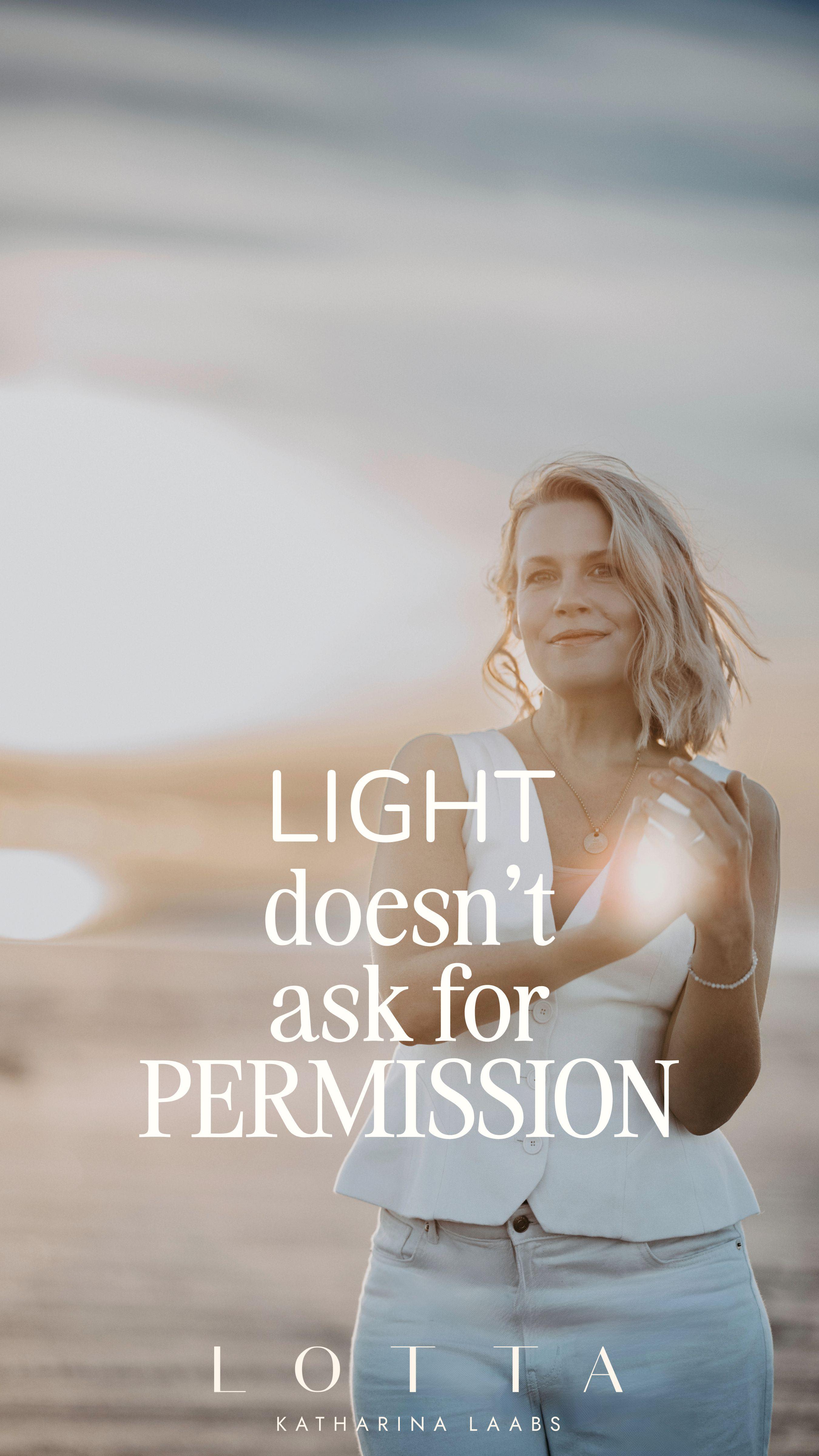 Wir müssen nicht um Erlaubnis fragen.
Wir dürfen leuchten..und unsere Potenziale in die Welt bringen.
✨
Denn die Welt braucht keine perfekte Version von dir – sondern dich in deiner ganzen Echtheit.
Das schöne: wenn wir in unsere Kraft kommen und mehr leuchten, motivieren wir andere sich auch zu zeigen.
Ich begleite Dich auf dem Weg in die Sichtbarkeit als Potenzialcoach, Business-Mentorin & Fotografin. Ganzheitlich, empathisch und professionell.
Trau Dich sichtbar und SHINE YOUR LIGHT!
Deine Lotta
✨✨✨✨✨✨✨✨
#sichtbarkeit #heartwork #soulbusiness #shineyourlight #authentizität #businessmentor #hamburg #businessfotos #businesscoach