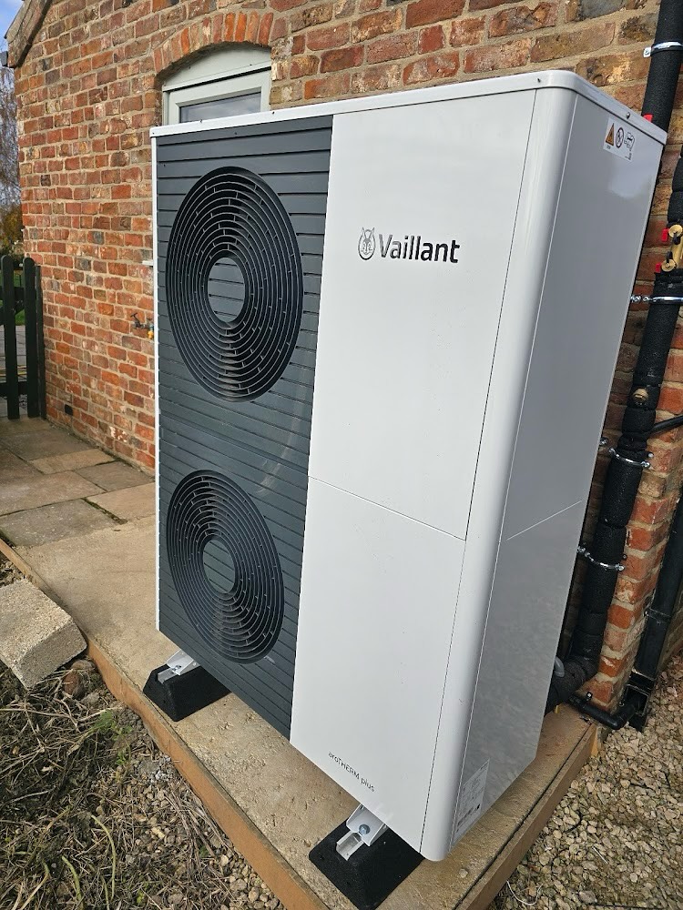 Yet another exceptional installation carried out by My Air Source Company Limited. However don’t just take our word for it, see what the customer had to say also… #airsourcecompany #arothermplus @vaillant.uk