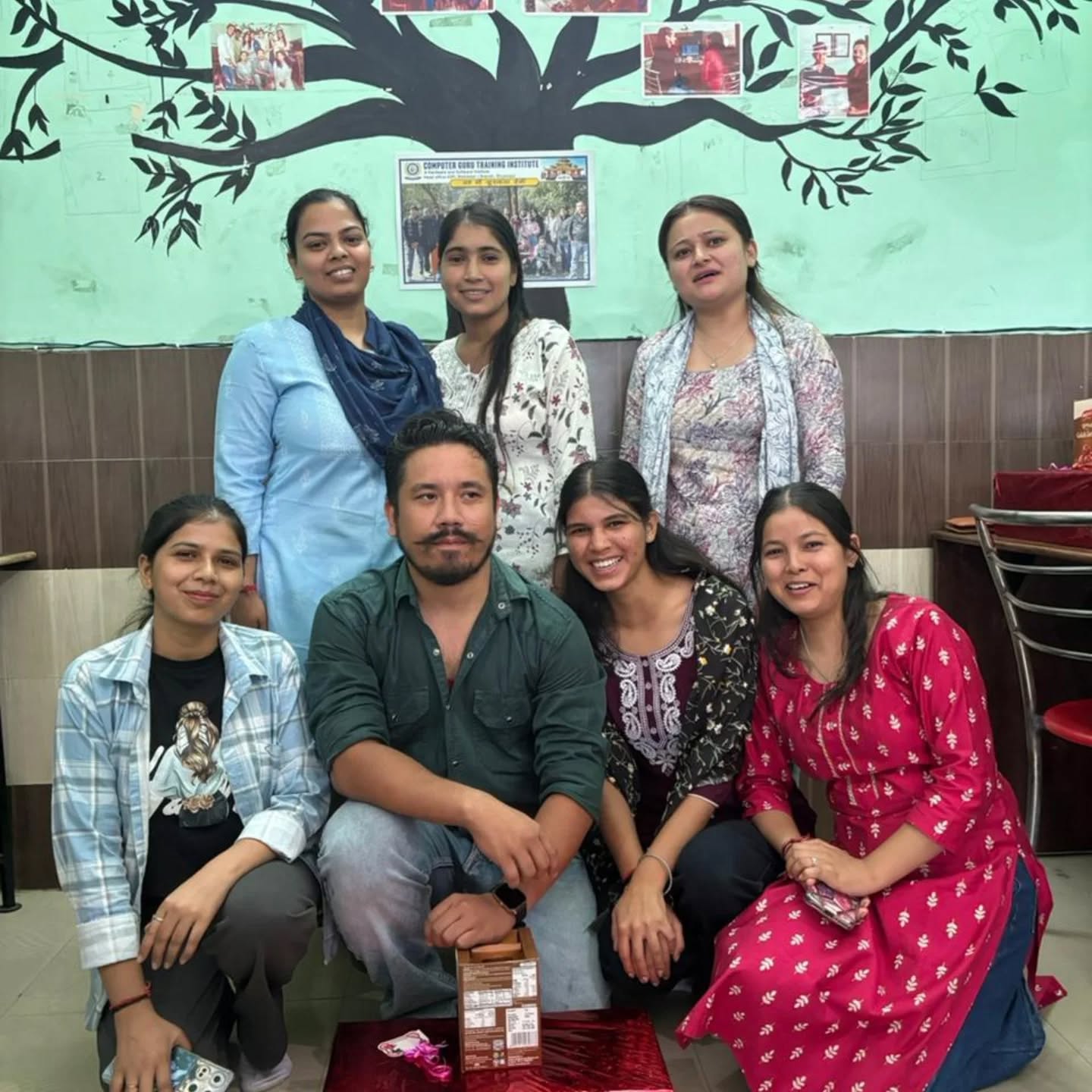 ज्ञान के दीप जलाएँ, तकनीक की रोशनी फैलाएँ — यही है हमारी आधुनिक दिवाली!
इस खास मौके पर हमारे प्रिय शिक्षक और साथियों के साथ मिलकर दिवाली मनाना एक अनमोल अनुभव है।
आप सभी को शुभकामनाएँ — दीपों का यह पर्व आपके जीवन को नई ऊँचाइयों तक पहुँचाए!