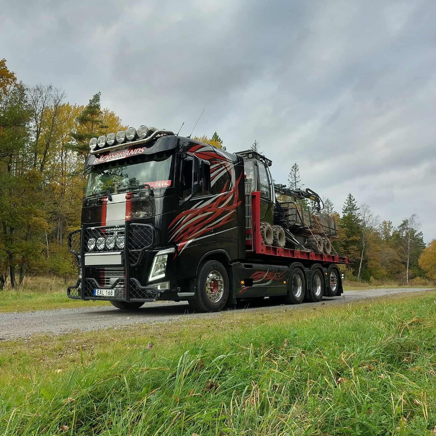 Transport av @fmt_skogsvard_ab’s Skogsmaskin Alstor 😃🌲