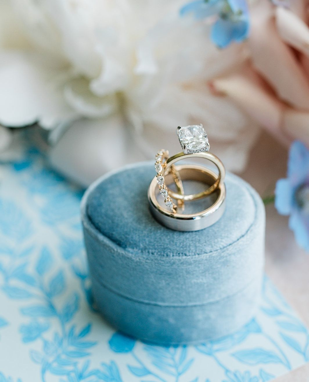 Just got engaged and not sure where to start with wedding planning? Your first step isn't picking a venue or a planner, it's finding your 'vibe'! ✨
Start by asking yourself: How do you want to feel on your wedding day? Do you want to feel nostalgic? Do you want to feel elegant? Do you want to feel romantic? Do you want to feel relaxed and joyful?
Once you start asking yourself these questions, the colors, themes, and even wedding photography style will fall into place.
Collect the visuals that you gravitate towards onto a moodboard (like Pinterest or Canva), and soon you'll have a clear direction of what you want your wedding day to be like. This will instantly help you narrow down vendors!
Pro Tip: Your photography style choice is a huge factor in your overall wedding memories. If you're drawn to storytelling photos in a style that is more natural and timeless, that's my specialty. I'm all about preserving the real magic, not creating an artificial one.
Venue: @historiclondontowngardens
Wedding Photographer: @saravarsphotography
Coordinator: @simplycreatedevents
Bakery: @sweetheartspatisserie
Caterer: @zeffertandgold
Florist: @thurmanandfig
Rentals: @prettylittleweddingco
Music (Band): @bachelorboysband
——
📸 Sara Vars
💍Weddings & Engagement Photographer
📖 Specializing in Classic Editing & Storytelling Style Photography
📍 Maryland, DC, Virginia
🔗 Link in bio for Availability 📅
—
#marylandweddings #marylandweddingphotographer #marylandweddingvenue #wedding2025 #saravarsphotographer #weddingandengagementpackages