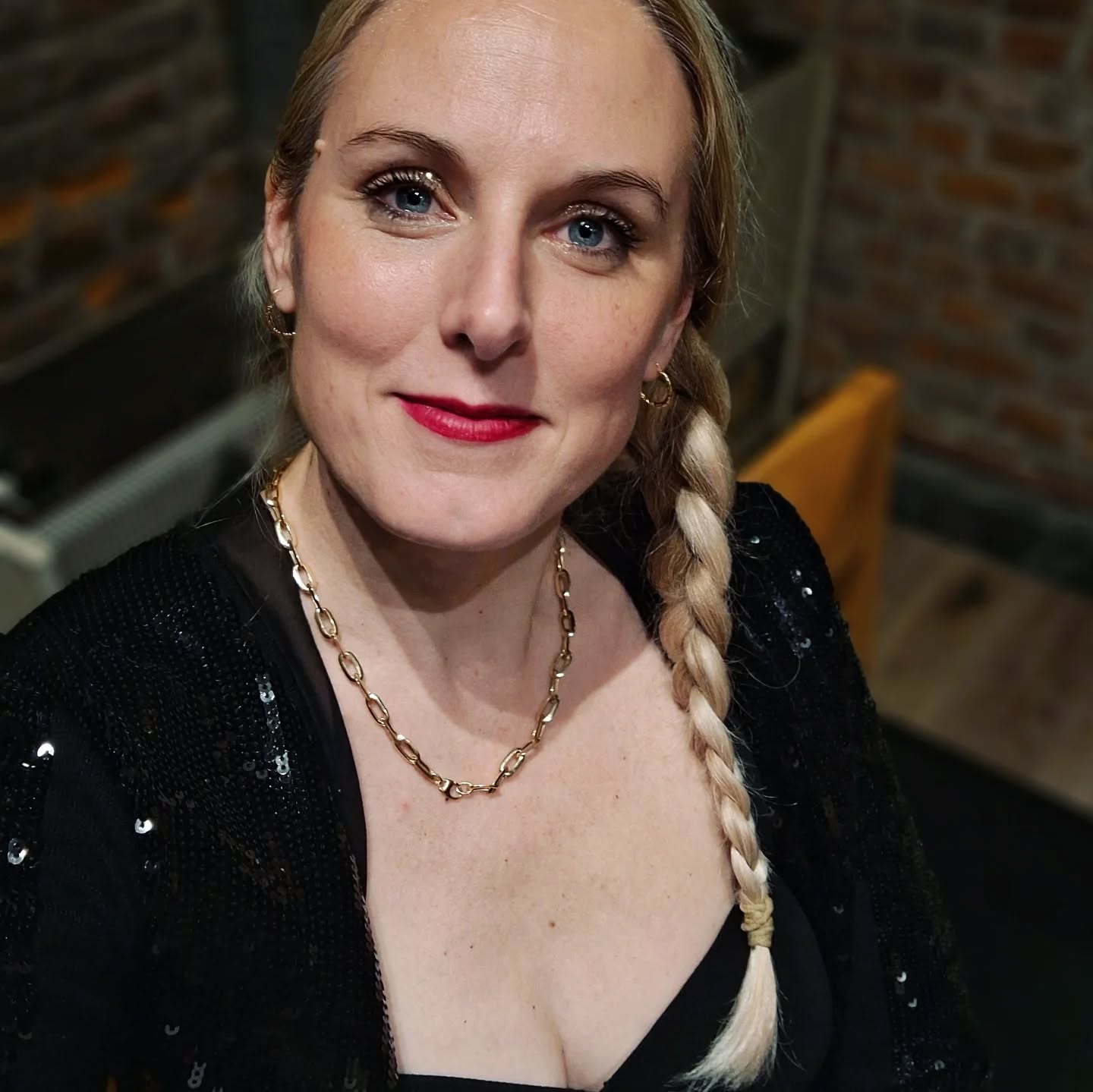 Quelle semaine!
1. La meilleure place avant de chanter le Pie Jesu du Requiem de Duruflé avec @choeur_wallonie_bruxelles et @anthony.vigneron_conductor brillament accompagnée de Mathias Lecomte et @chardon.eric ? À côté du chauffage of course!
2. Huitième et ultime représentation de la Revanche de l'arbre 🌳
3. @ilsegretodellemuse au festival Mubafa avec un tout nouveau programme 🩵🩵🩵