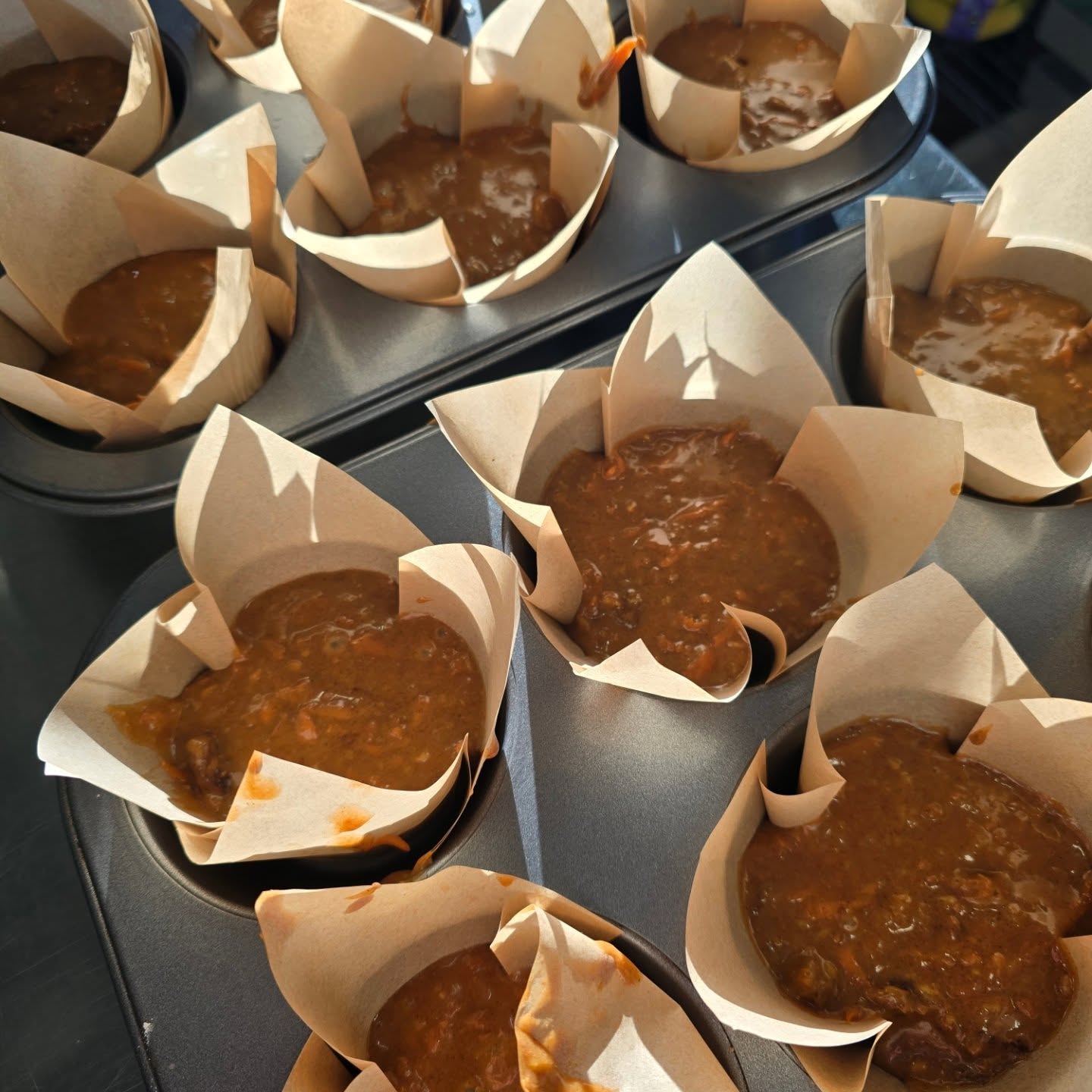 A morning of Carrot Cakes 🥕
Made with Wildfarmed flour 🌻
Next, to make the icing ✨️
Don't forget to order your bakes, bread & pastries for the wknd 🥐
https://layerd-cake.square.site/ 💛
#layerd_cakes #bakefromscratch #realcakes #eatbettercake #wholesalebakes #weekendtreat
