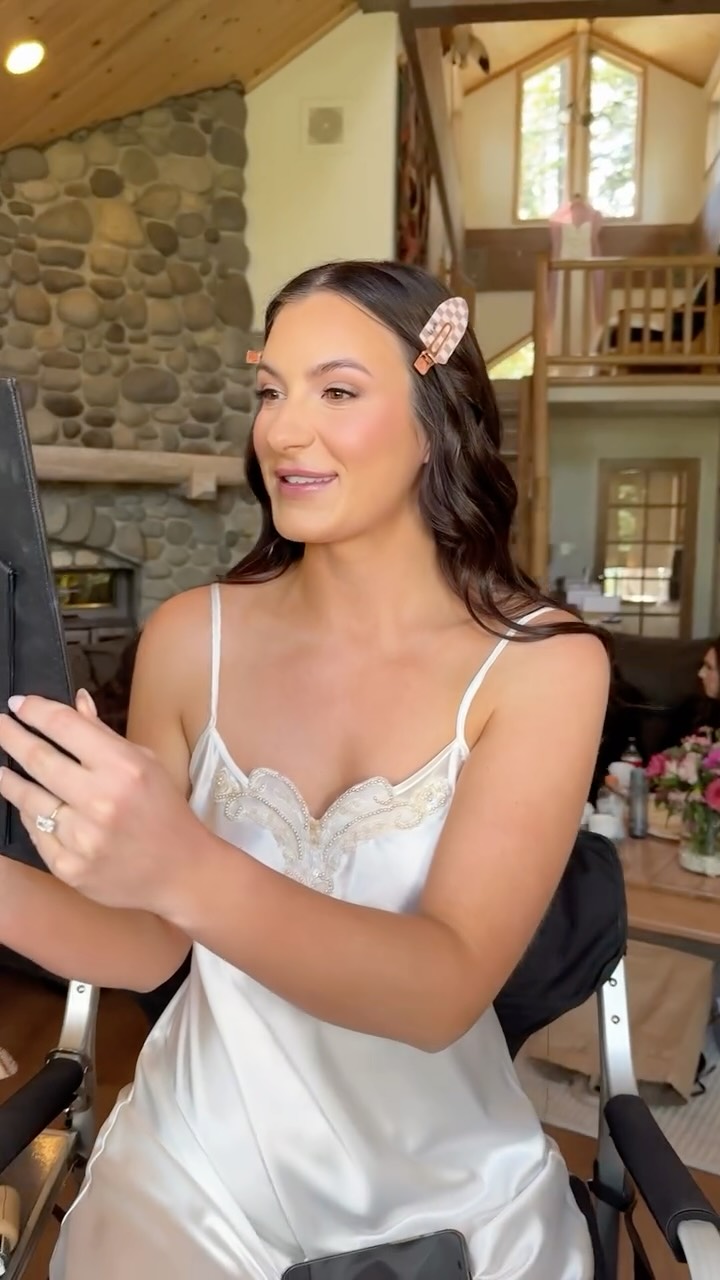 The reveal ✨
We changed a few things up
from the trial opting to go a little lighter on the eyes and lips since she naturally has very pigmented lips. I showed my client those changes throughout the makeup to make sure she was happy with the direction of the makeup ✨
Airbrush Makeup: @temptu
Lashes: @ardellbeauty Naked Lashes 420
Hair: @fionnas_house_of_hair
#crystalbellbeauty #destinationmakeupartist #travelingmakeupartist #bridalmakeup
#airbrushmakeup