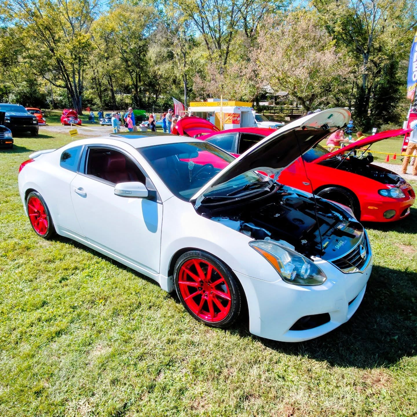 Spotted this incredible ride at the Boonesboro Boogie Nationals! This white coupe is rocking bold red wheels, an aggressive lowered stance, and a turbo setup hiding under the hood. The attention to detail and stance make it a true standout at the show. Who else loves seeing builds like this? #cartucky #BoonesboroBoogie #TurboLife #RedWheels #LoweredLife