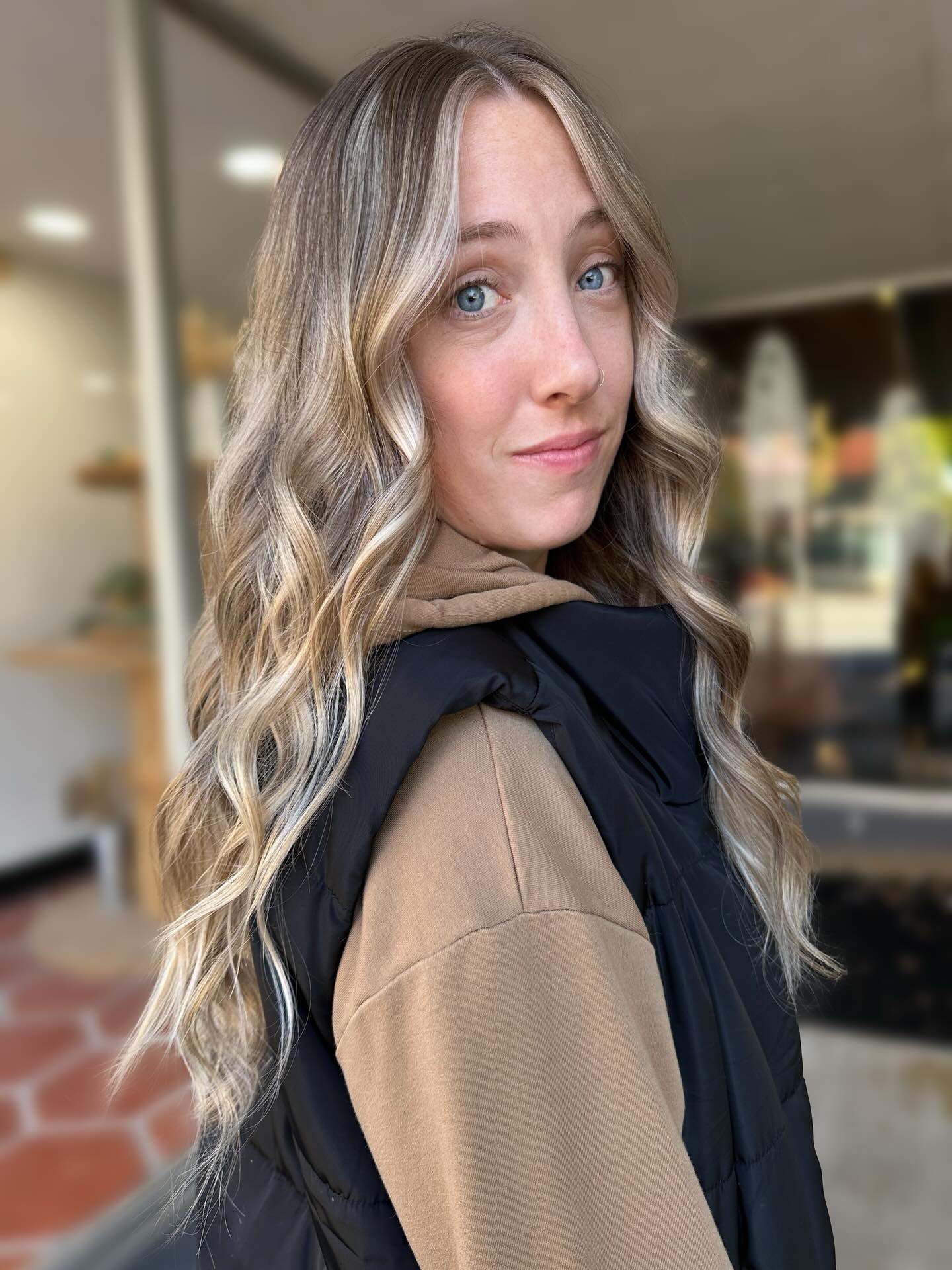 Just out here serving main-character energy 💁🏼♀️✨
.
.
.
Located inside Downtown Roots Salon
📍321 Clinton St Defiance Ohio
