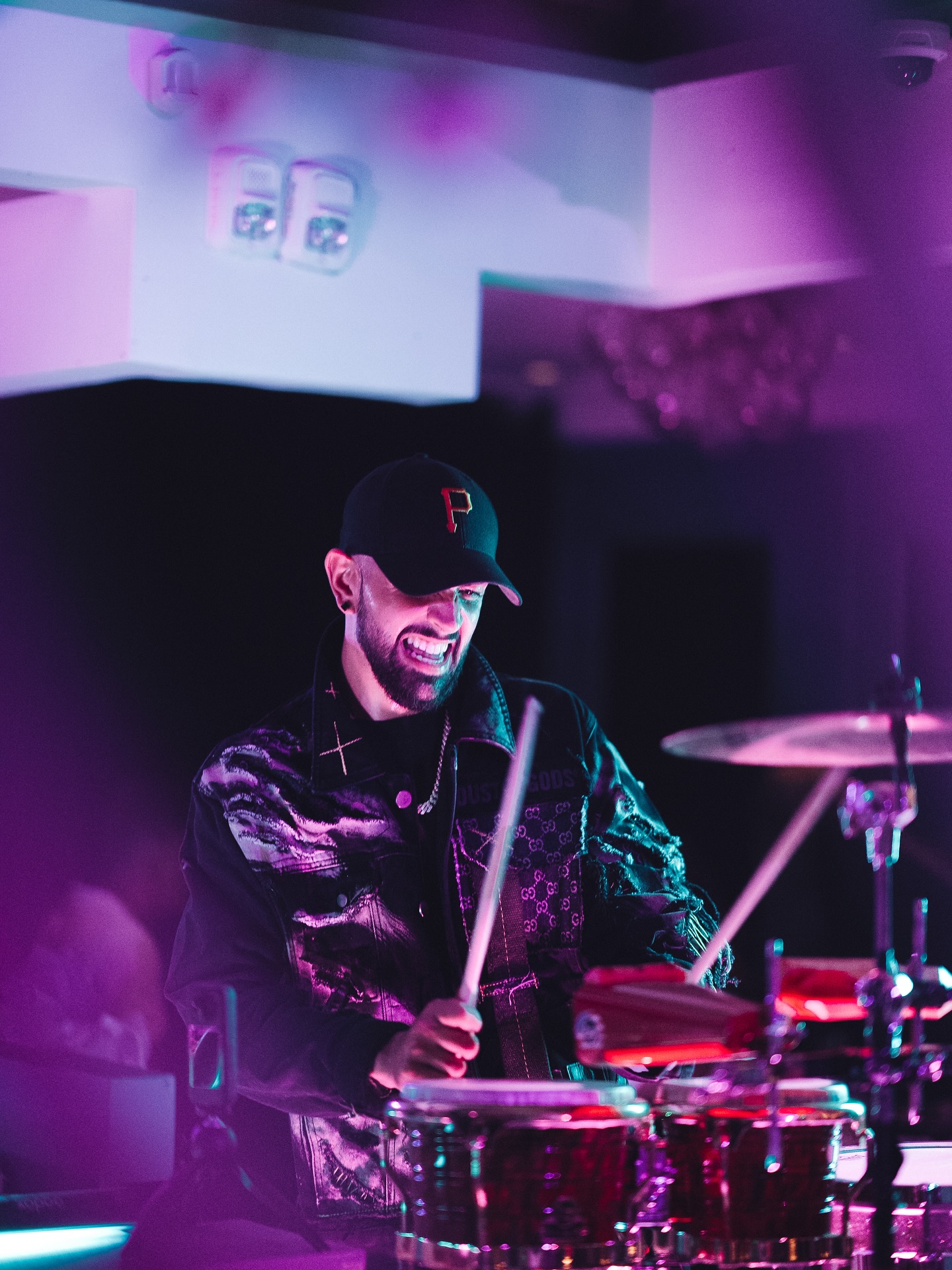 Una noche en Cartagena 💫
Grateful for the love, the energy, and everyone who danced & vibed with me on this one 🔥🥁 Always a pleasure to showcase along with these talented artists.
A national treasure
“Uma noite na Mademoiselle”
@lahautesociety
📸 @rosienchris
#CStyxx #MademoiselleCartagena #livepercussion #latinenergy #torontonights #torontolifestyle #torontoevents