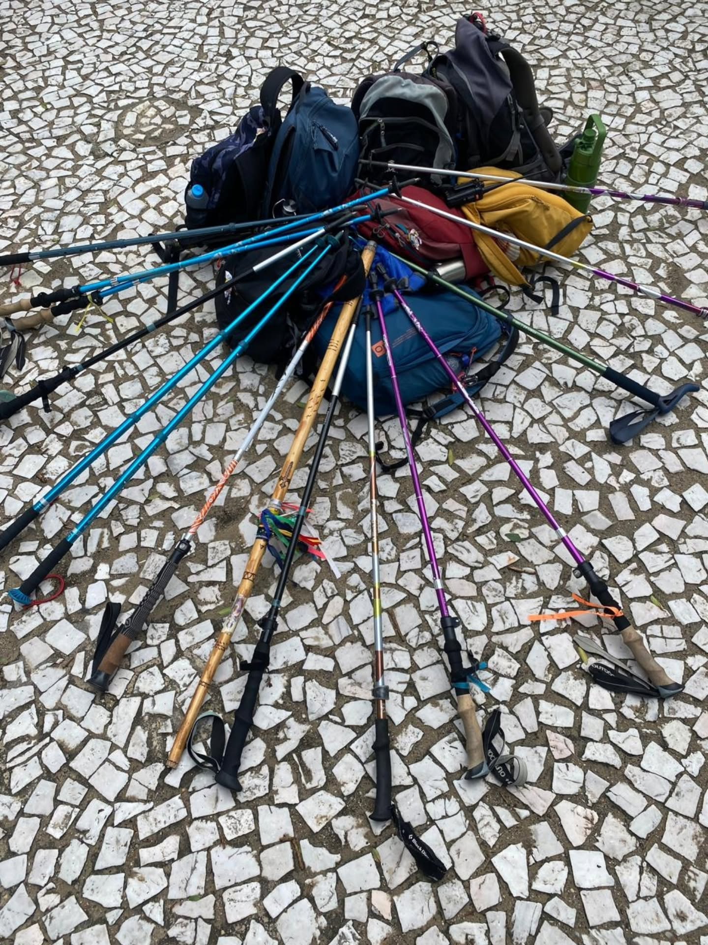 Etapa 6 do Caminho da Ilha - da Barra da Lagoa até os Ingleses. Com muita alegria o grupo foi recebido na Praia de Moçambique, por Rudi, Ana, Jossel e eu. Foi muito bom encontrá-los e ver todos bem e felizes cumprindo seus propósitos. 👏👏👣🥾🤗🌺