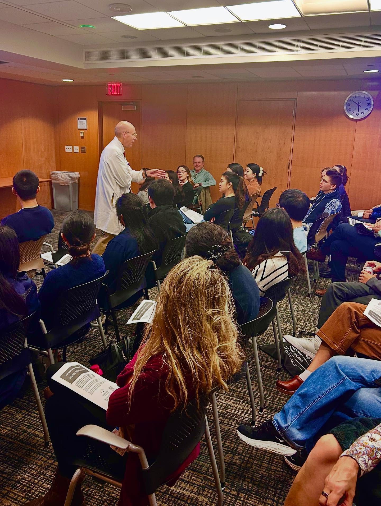 We had a great time at last night’s HMS-BIDMC Networking Night!
Dr. Richard Schwartzstein and Dr. Meredith Atkins presented to 20 BIDMC researchers and more than 30 HMS students. It was wonderful to come together to connect, share ideas, and build collaborations. Huge thanks to everyone who organized and attended!
#BIDMCEducation #HMS #NetworkingNight #MedicalEducation #BIDMC #HarvardMedicalSchool