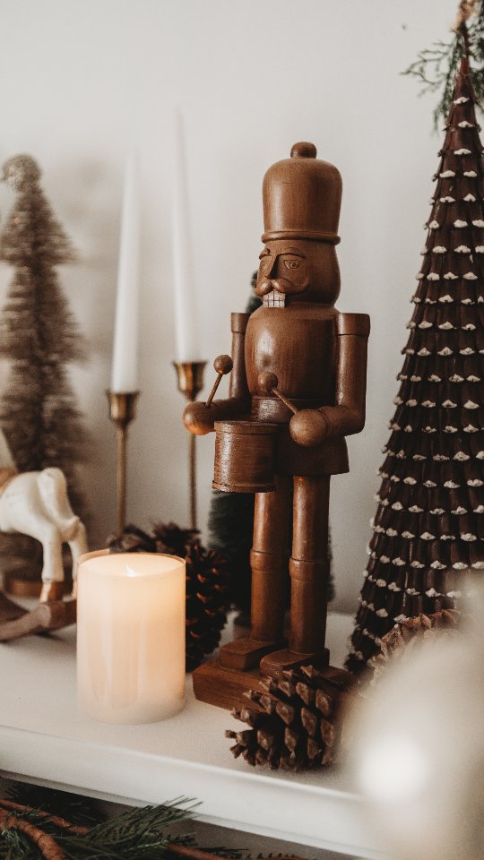 Last night, I decided to change one set in our Christmas room, something simple, yet I have never done in all the years of Christmas mini's here at PJA!
Our set is 99% ready, with just two more tiny details to finalise before I can photograph and share the full set with you all 🎄
Thank you to all who booked with me this year, I can't wait to share this space with you ❤️
**Christmas Mini's are fully booked for this year.