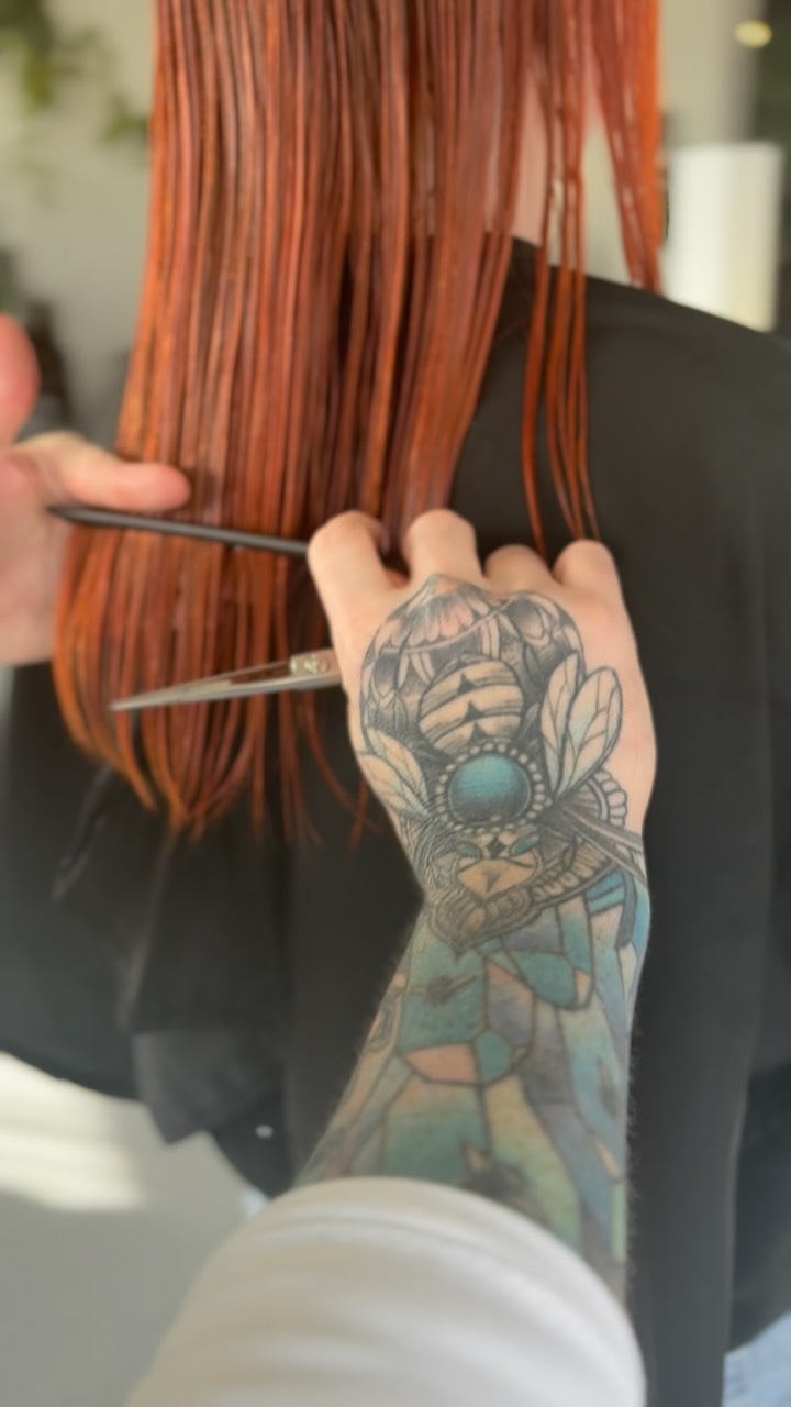 Autumn 🍁
@sco.tthair
#iowa #ames #amesiowa #iowahairstylist #ameshairsalon #ameshairstylist #redken #iowahairsalon #L’Oréal #lorealprofessional #redhair #redhead #autumnvibes #autumhair #shadeseq #shadeseqgloss