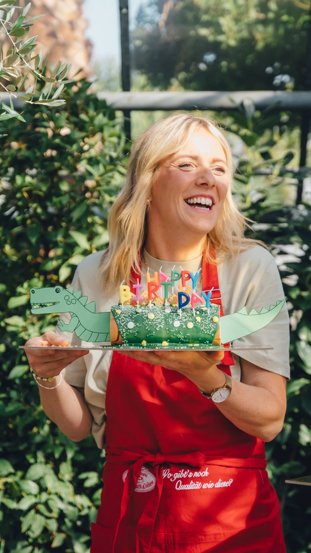 Einfach zu köstlich, um nur Deko zu sein! ✨
Zum 50. Jubiläum von @coppenrathundwiese haben die Creator beim GHBA & Friends gezeigt, wie aus Klassikern echte Tortenträume werden. 🦖👑🎂
Kreativ, detailverliebt und einfach zum genießen – so feiern wir Genuss!
Musik: Groove
Musiker: AlexGuz