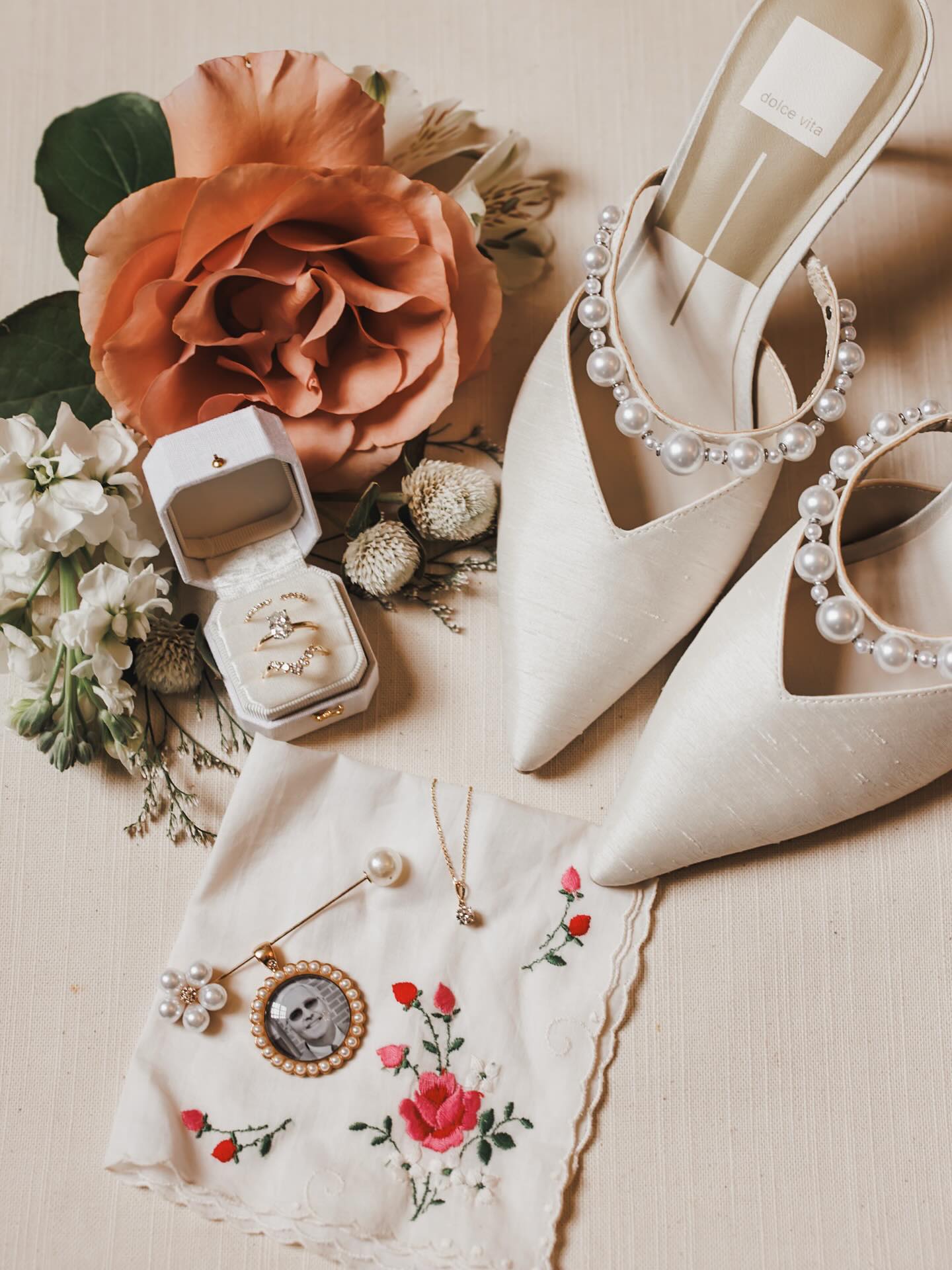 Every detail tells a story❤️✨🌙
#starrynighteventsrva #details #bride #lovedones #family #fall #weddingdetails #love #happy #starrynighteventsplanner #weddingplanning #eventplanner #starrynighteventsrvaflowers #floraldesigner #weddingflowers #starrynighteventsrvaweddings #becomeastarrynightcouple #joinmyfamily #snecouples #weloveourcouples #starrynighteventsrvacouples
Planning & Florals | @starrynighteventsrva @tanya_m_cornwell
Photography | @arliquinnphotography
Videography | @michaellemleyfilms
Venue | @estateatriverrun
Catering | @groovingourmets
Ice Cream | @jenisicecreams
Rentals | @rentequipva
Marquee Lights | @alphalit_richmond
Band | @thegentlemenandtheirlady
Beauty | @amandaperry.hair.airbrush
Couple | @chels_laynee @s_mondo