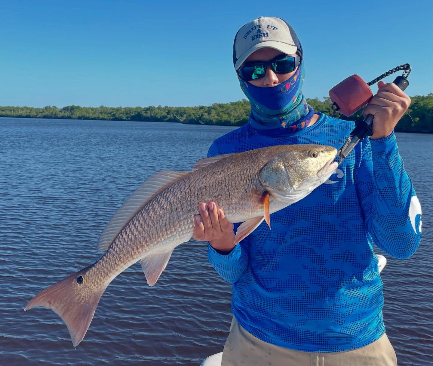 and the beast mode award goes to 🏆 @andr3w_alej0 this overslot #redfish was released to fight again! Call me, I’ll bring you to this spot 📲 305-778-5342 #a2fishingcharters #irtreels #cajuncustomrods #donnmarpliers #reelfishyapparel #tfoflyrods #palmythgloves #fourhorsementackle #captainspreferredproducts #fortressmarineanchorsusa