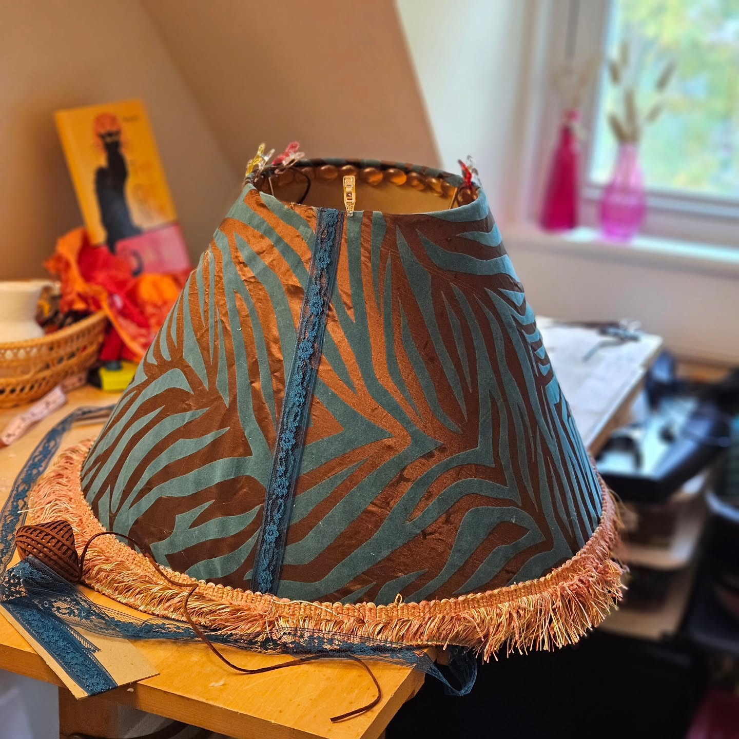 Just a spontaneous little dopamine crafting because why not?
Supplies from @diycraftandthrift 🥰🙌
#perfectlyimperfect #dopaminedecor #craftnight #upcycled #cozyartistcrafts