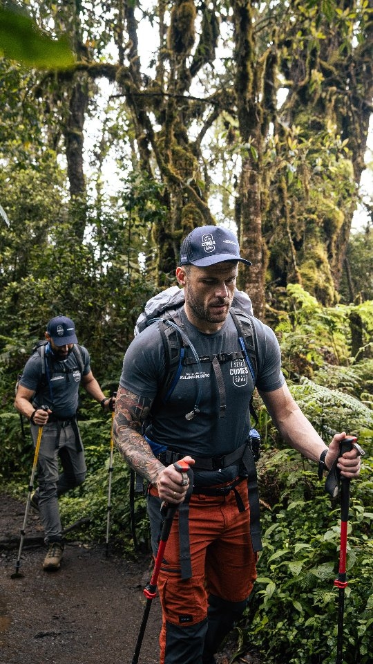 E todos os sinais levam até a Versus. Reserve sua vaga
Se você estava esperando um sinal para viver o Kilimanjaro... aqui está.✨
Mas não é só sobre sonhar: é sobre saber como chegar lá com segurança.
Na plataforma da Versus você encontra guias experientes, expedições confirmadas e a
segurança de reservar sua vaga em poucos cliques. É simples, transparente e feito pra quem
quer transformar desejo em realidade.
📲 Todos os sinais levam até a Versus.
Chama no WhatsApp e garanta sua vaga para o próximo Kilimanjaro.
️
#VersusEuMesmo #EverestBaseCamp #ExpediçãoDeMontanha #VidaOutdoor
#AventuraComSegurança