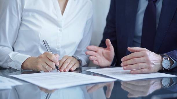 Mieux négocier avec les partenaires sociaux !
Les négociations peuvent vite devenir conflictuelles et inefficaces, si les fondamentaux ne sont pas maîtrisés.
Comment négocier de manière constructive tout en maintenant la confiance avec vos interlocuteurs ?
Dans votre rôle de manager, DRH ou responsable relations sociales, maîtriser la négociation est essentiel pour :
- Identifier et anticiper les risques liés à une négociation mal préparée
- Construire des accords équilibrés et durables
- Renforcer la confiance et la crédibilité au sein de l’organisation
Cette semaine, nous animons une formation sur ce thème, avec un programme axé sur :
- Les fondamentaux de la négociation sociale
- La conduite de négociation et la gestion des conflits
Envie d’en savoir plus ? Découvrez toutes nos formations sur notre site 👉 https://www.gcrorganisation.com/
#négociation #relationssociales #management #RH #formationprofessionnelle #DéveloppementDesCompétences #leadership #gestiondesconflits #formation #FormationRH #compétences #DéveloppementProfessionnel