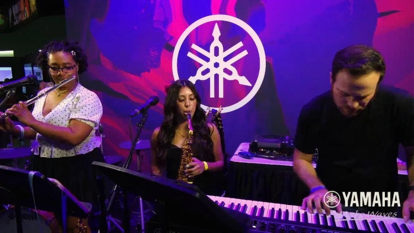 Another fun collaboration with Mastermind Production Group @mastermindpg under the helm of Yamaha @yamahamusicglobal at TwitchCon 2025! 🎮
And a candid snap of Derek on the job!
📸: Yamaha
