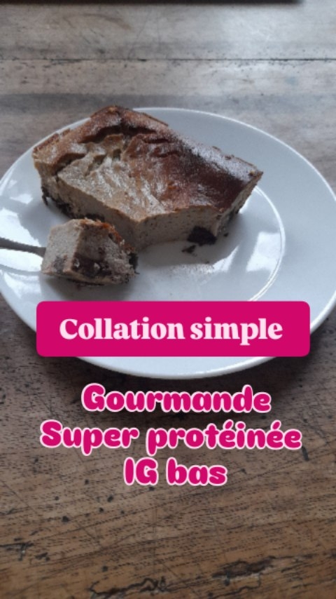 Ingrédients:
🥛300g de skyr (ici végétal) ou de fromage blanc
🌰 200g de compote (ici vanille- châtaigne pour le goût naturellement sucré de la châtaigne)
🥚 4 œufs: séparer les blancs des jaunes et monter les blancs en neige
🥔 50g de farine de patate douce: 10% de réduction sur les produits Nutripure avec mon code 🌜 manong10 🌛
🍫 Optionnel: pépites de chocolat noir, vanille
Tout mélanger, et incorporer les blancs en neige en dernier, très délicatement pour ne pas les casser et garder l'effet aéré/mousseux
C'est parti pour 30-35 min au four à 180°C
Attendez qu'il ait bien refroidi pour le couper ;)
Et si vous ne voulez pas un résultat tout plat comme moi, choisissez un moule pas trop grand 😅
(Il ne gonflera pas donc l'épaisseur avant et après cuisson reste la même)
#igbas #foodinspiration #santenaturelle #proteine #hormones #glycemie #naturopathie #recettefacile #recette