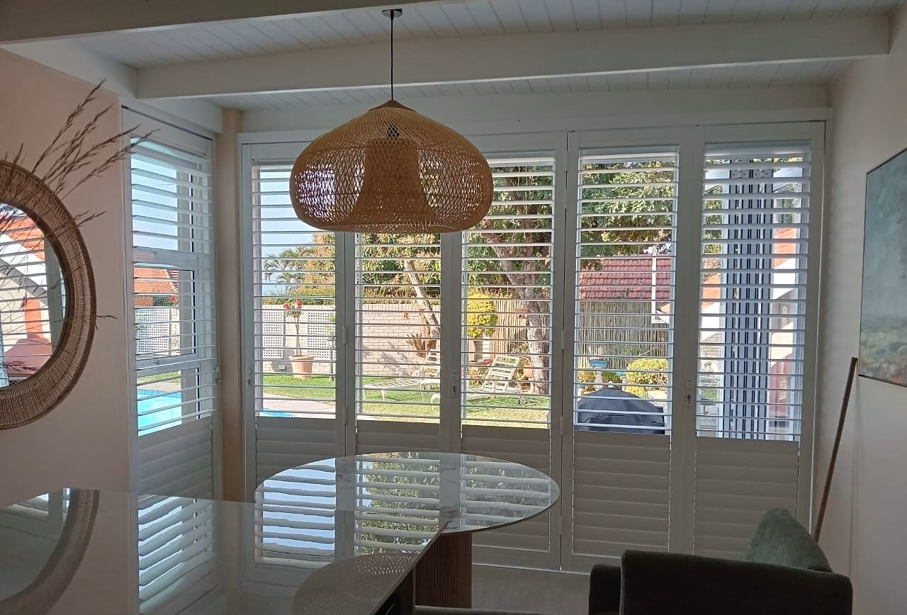 As we go into summer the importance of controlling light does too. Let’s chat about keeping your home cool this summer ☀️🏡