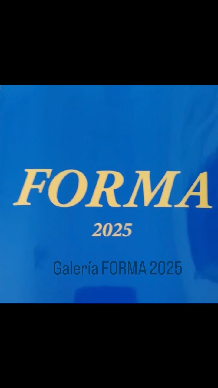 Galería Forma presenta una nueva edición del libro que recopila el trabajo en la promoción y difusión del arte argentino y latinoamericano de las últimas décadas.
Monica Cassini, directora de la galería, recuerda sus comienzos con la prestigiosa Julia Díaz en El Salvador y la colaboración del crítico Rafael Squirru en Buenos Aires. Grandes artistas como Victor Chab, Eduardo Mac Entyre, Rogelio Polesello, Juan Carlos Liberti, Pérez Celis, Miguel Ocampo, Héctor Borla, entre otros, acompañaron este proceso.
Su primer local en Aráoz y Santa Fe, dirigido por Monica Cassini junto a Ana María Hirlemann, fue lugar de encuentro entre artistas y público.
En una segunda etapa, la galería se muda al local de calle Thames en el corazón de Palermo Soho - una gran vidriera al público local e internacional.
Este libro, prologado por José Emilio Burucúa, es un registro de los últimos años, en que la galería se abre a los artistas noveles de todo el país dando visibilidad a nuevos talentos.
Son muchos los artistas que ilustran este libro que será presentado el viernes 24 de octubre a las 18 hs en la Alianza Francesa de Palermo - Billinghurst 1926, CABA, con entrada libre y gratuita. #artecontemporaneo #arteargentino #arte #exposición #pintura #artesvisuales #librodearte #galeriaforma #galeriadearte @galeriaforma @lorenapersampieri @amilsherme @gracieladietl @stella.sidi @monicafuksman @pilardebitonto @jessicageneux @patriciainiguezaguilera @laucarte @luisamdury @mariluzdiaz.art @carla___chavarria @fernandopagani20 @veronicaallamand Galería Forma presenta una nueva edición del libro que recopila el trabajo en la promoción y difusión del arte argentino y latinoamericano de las últimas décadas.
Monica Cassini, directora de la galería, recuerda sus comienzos con la prestigiosa Julia Díaz en El Salvador y la colaboración del crítico Rafael Squirru en Buenos Aires. Grandes artistas como Victor Chab, Eduardo Mac Entyre, Rogelio Polesello, Juan Carlos Liberti, Pérez Celis, Miguel Ocampo, Héctor Borla, entre otros, acompañaron este proceso.
Su primer local en Aráoz y Santa Fe, dirigido por Monica Cassini junto a Ana María Hirlemann, fue lugar de encuentro entre artistas y público.
En una segunda etapa, la galería se muda al local de calle Thames en el corazón de Palermo Soho - una gran vidriera al público local e internacional.
Este libro, prologado por José Emilio Burucúa, es un registro de los últimos años, en que la galería se abre a los artistas noveles de todo el país dando visibilidad a nuevos talentos.
Son muchos los artistas que ilustran este libro que será presentado el viernes 24 de octubre a las 18 hs en la Alianza Francesa de Palermo - Billinghurst 1926, CABA, con entrada libre y gratuita. #artecontemporaneo #arteargentino #arte #exposición #pintura #artesvisuales #librodearte #galeriaforma #galeriadearte @galeriaforma @lorenapersampieri @amilsherme @gracieladietl @stella.sidi @monicafuksman @pilardebitonto @jessicageneux @patriciainiguezaguilera @laucarte @luisamdury @mariluzdiaz.art @carla___chavarria @fernandopagani20 @veronicaallamand