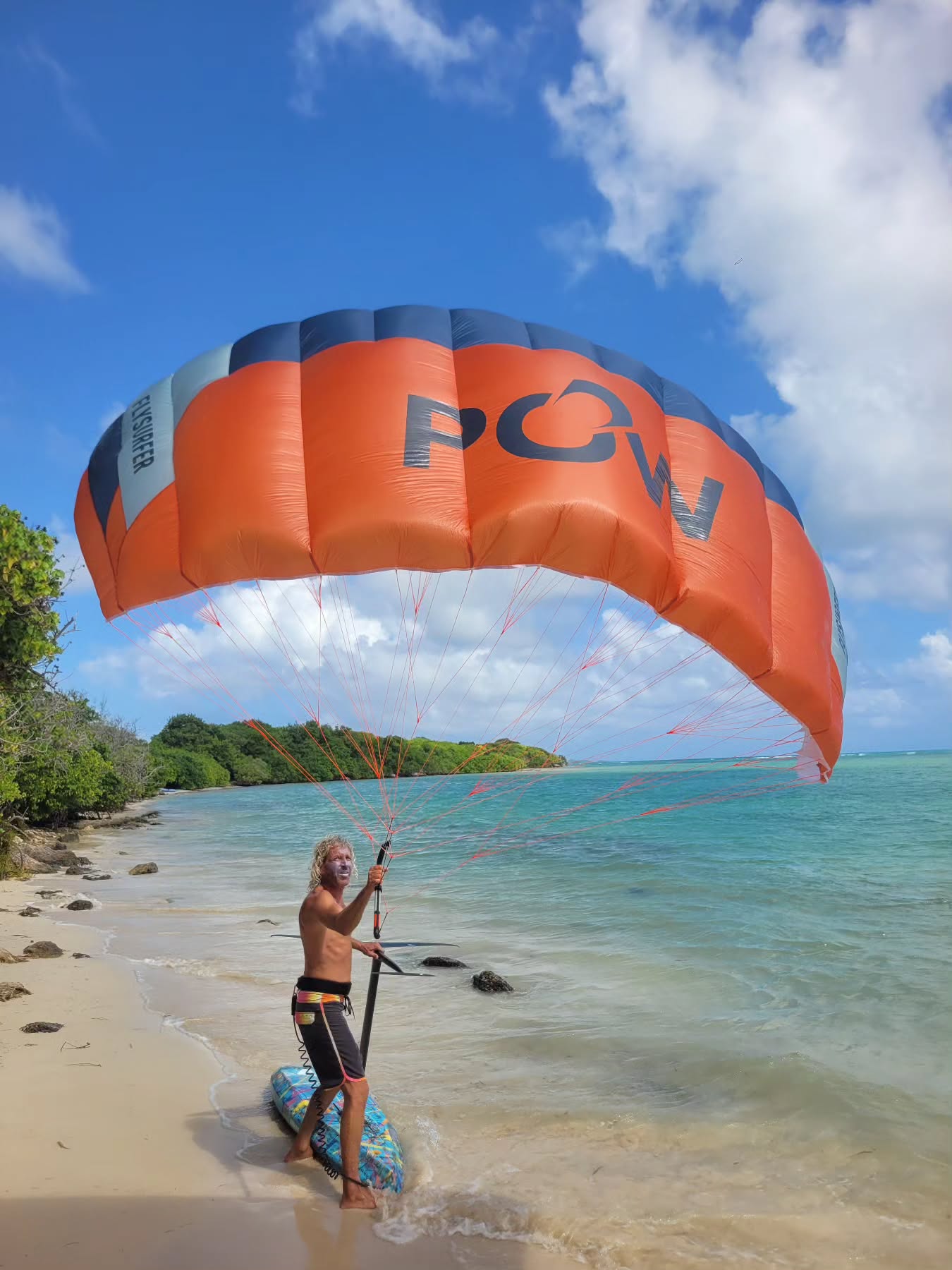Présentation de notre futur moniteur @tonyfoil971 qui s'éclate sur sa parawing ! Actuellement en stage au sein de notre école pour devenir moniteur, Tony rejoindra l'équipe à l'issue de la validation de son diplôme 🤙
Véritable mordu du foil, efoil, wingfoil, parawing, tony est un véritable passionné qui saura vous accompagner et vous conseiller dans votre pratique du wingfoil !
Venez nous rencontrer, le club est ouvert à tous !
Plus d'informations au +590 690 985 349
#wingfoil #parawing #guadeloupe #wingfoilschoolguadeloupe #wingfoilguadeloupe #fait #gwada #guadeloupe #foiling