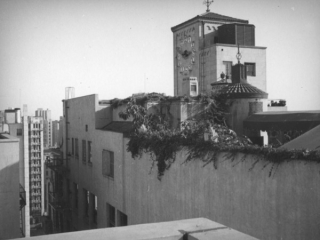 Swipe right to see how little time has changed The Oviatt. Same clock, same view, same timeless details — just a few more stories to tell. 🕰️✨
#TheOviatt #ThenAndNow #ArtDecoLA #DTLA #HistoricLA #LosAngelesHistory #WeddingVenue #ArtDecoForever"
Photo 1: Herman Schultheis, 1937 (courtesy of Los Angeles Public Library)
Photo 2: @calibridalfilm