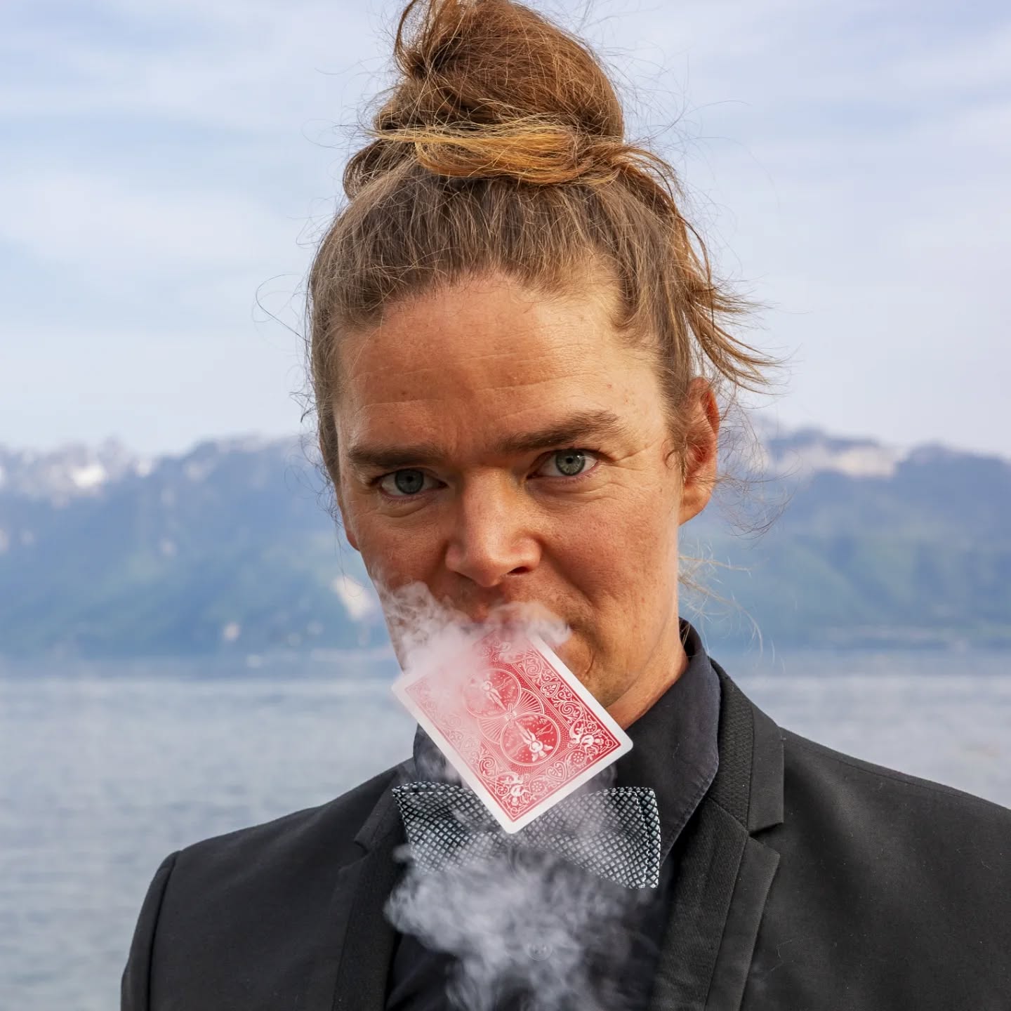 Envie d’une animation originale pour vos événements ?
👉 Magie close-up pour vos invités
👉 Spectacle magique pour enfants (idéal pour Noël)Faites entrer la magie dans vos fêtes !#magie #magiciensuisse #magicien #magiciensuisseromande #closeupmagic #evenementiel #fêtenoël #evenementsuisse