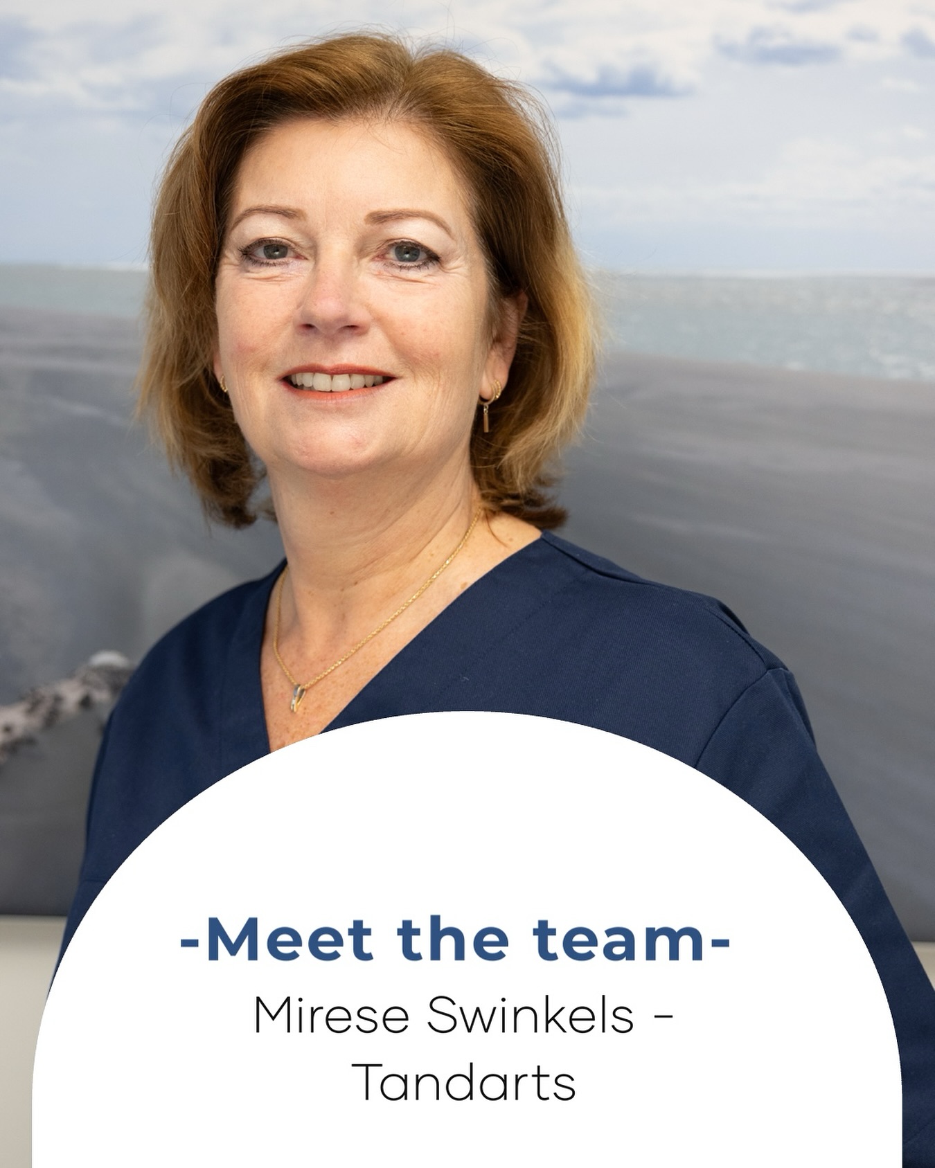 🦷Meet the team🦷 Mirese Swinkels - Tandarts.
Mirese is een toegewijde tandarts die niet alleen streeft naar een gezonde mond, maar ook het welzijn van haar patiënten centraal stelt. Met haar warme uitstraling en persoonlijke aanpak weet ze elke patiënt op hun gemak te stellen.
“Ik vind het belangrijk dat iedereen zich gehoord voelt. Een goede communicatie is de basis voor vertrouwen,”
Naast haar brede ervaring in algemene tandheelkunde, heeft Mirese een speciale affiniteit voor kindertandheelkunde. Ze werkt al jaren met Myobrace, een innovatieve aanpak om orthodontische problemen op jonge leeftijd te corrigeren op een zachte en effectieve manier.
Mirese is werkzaam in de praktijk op dinsdag, woensdag en donderdag.
Heeft u vragen of wilt u een afspraak maken? Neem gerust contact met ons op via www.annatump.nl, bel ons op 070 22 12 119 of stuur een e-mail naar info@annatump.nl
📍Kranenburgweg 180p
2583 ER Den Haag
📍 Hellingkade 250
2583 WC Den Haag
#tandartsdenhaag #tandartsscheveningen #mondzorgdenhaag #tandartspraktijkdenhaag #gezondemond #witteglimlach #invisalign #tandenbleken #facings #cosmetischetandarts #kindertandarts #mondhygienist #tandartsangst #modernetandarts #denhaag