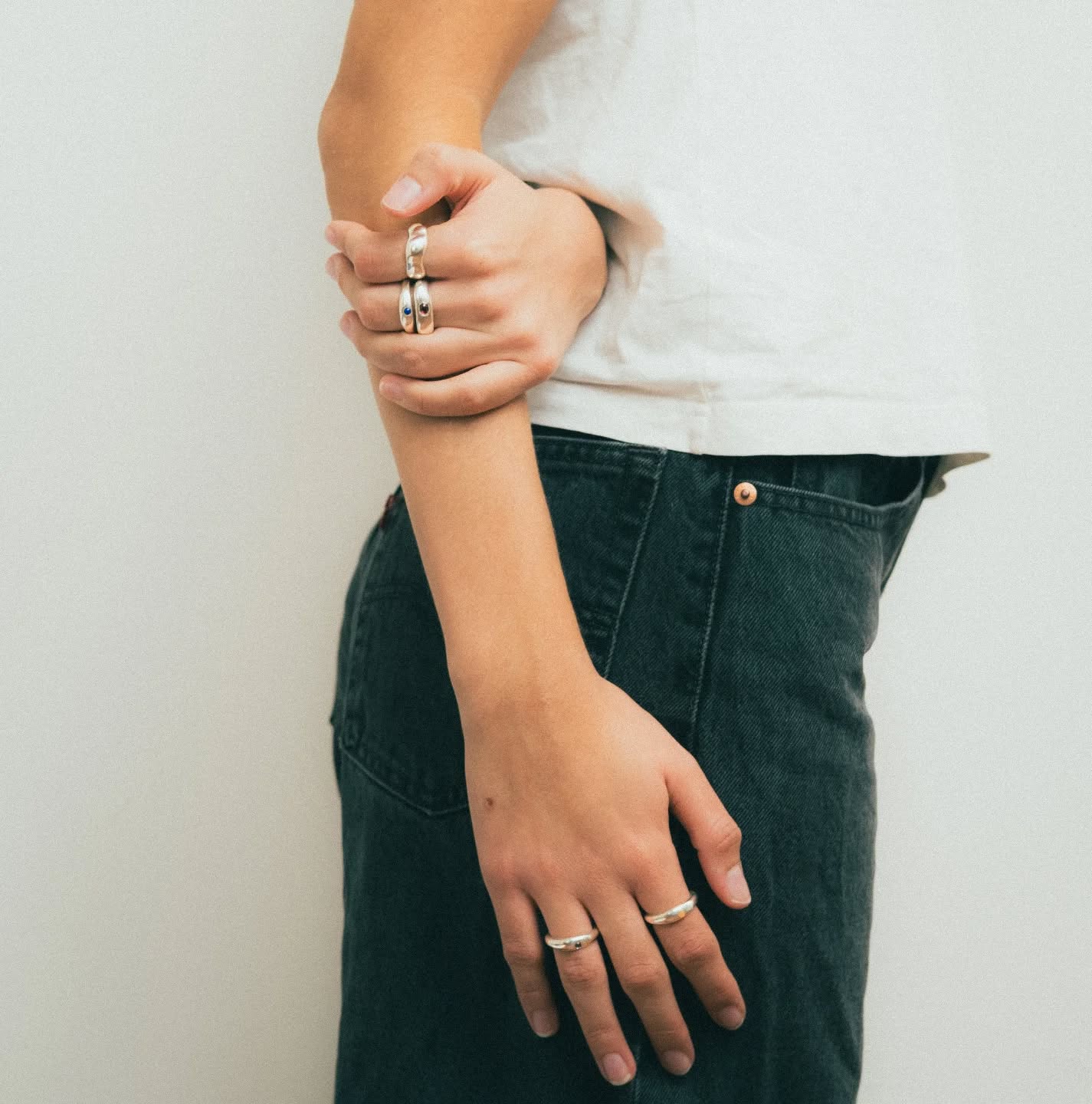 All the new rings
Photography: @markoulis.a
Model: @annarousso
#jewelry#silverjewelry#rings#silverrings#lapislazuli#iolite#moonstone#garnet#silverart#mikarojewelry
