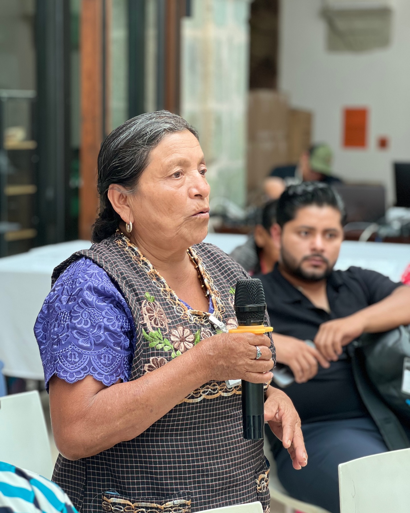 Durante dos días de aprendizaje, intercambio y práctica, el Seminario de Pediatría Oaxaca 2025 reunió a médicos de distintas regiones en un espacio de actualización y colaboración.
Bajo la dirección del Dr. Mariano Rivera Echegoye y el Dr. Carlos Navarro Martínez, junto con el equipo docente del Centro Médico ABC, el programa abordó temas clave en salud materno-infantil, desde embarazos de alto riesgo y reanimación neonatal, hasta atención neurologica en los primeros días 10 días después del nacimiento, seguimiento pediátrico y nutrición artesanal, reforzando la importancia de un abordaje integral en el cuidado de los niños y sus familias.
Los talleres prácticos ofrecieron experiencias vivenciales que fortalecieron las habilidades clínicas de los participantes y su impacto en las comunidades donde ejercen.
Gracias al esfuerzo conjunto entre AMSA, el Centro Médico ABC, la Fundación Alfredo Harp Helú Oaxaca y la Secretaría de Salud Servicios de Salud de Oaxaca, este encuentro se consolidó como un espacio de formación continua y colaboración médica en beneficio de más pacientes y comunidades.