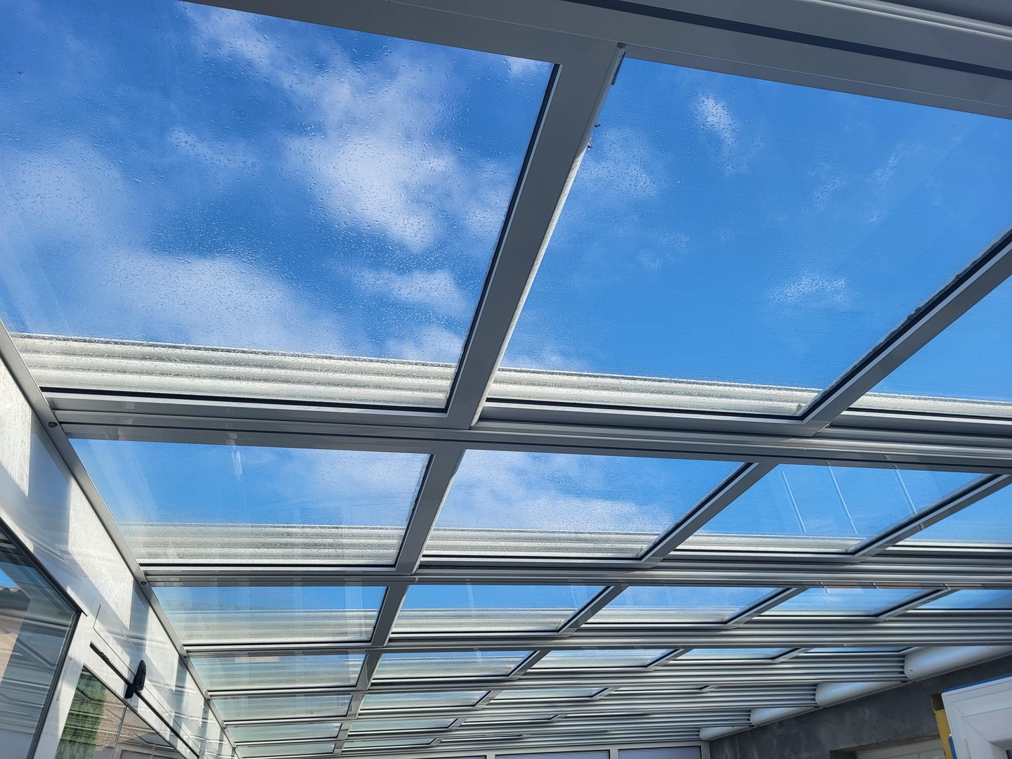 Octobre... Innovation ! 🔥
Avis aux restaurateurs et particuliers sensibles aux journées qui raccourcissent ➡️ manque de lumière naturelle, carence en vitamine D ➡️ humeur changeante, état dépressif, productivité réduite, dynamisme perdu ➡️ Optez pour une toiture en verre rétractable et/ou des rideaux de verre ! 🤠
pergolaetcarport.fr
verandaetverrieredefrance.fr