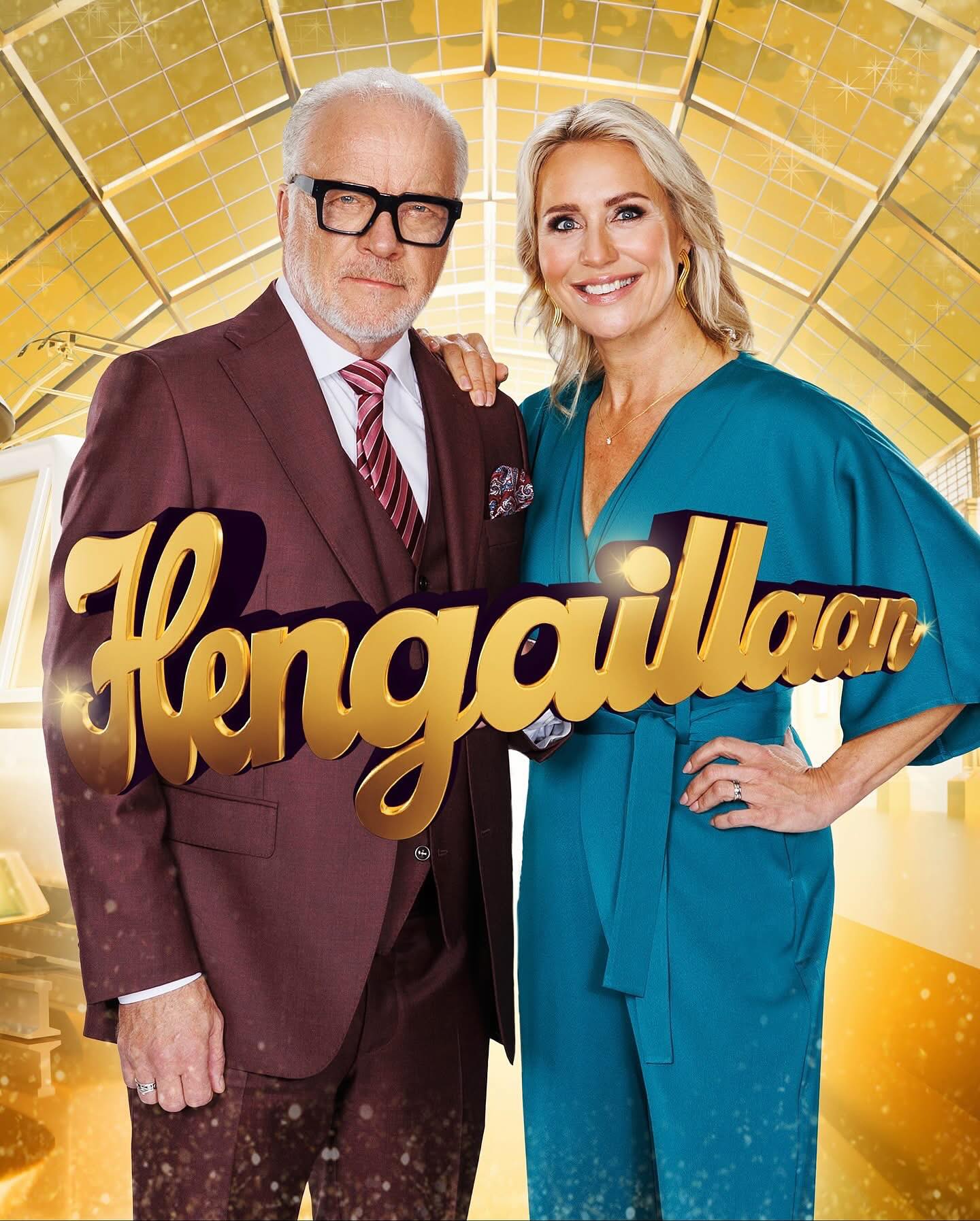 Hengaillaan palaa ruutuihin tammikuussa 2026!
Mervi Kallio on Hengaillaanin uusi juontaja! Mätti Rönkä jatkaa tiukkaa tuomarointiaan. Myös
ravintolavaunu kokee uudistuksen, kun tällä kertaa kulinaarisista makumatkoista vastaa huippukokki Dani
Hänninen. Anna Rimpelä ja Jani Halme jatkavat kirjeenvaihtajina myös tulevalla kaudella.
Hengaillaan Yle TV1:llä ja Areenassa 10.1.2026 alkaen! #hengaillaan @hengaillaan_illat