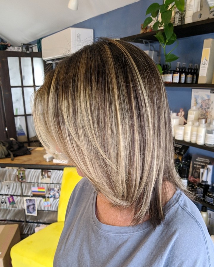 If a lowlight formula isnโt just right, the color can look murky instead of fresh. We've all seen it!
โจ Why does that happen?
Blonde hair is porous by nature, so if a lowlight formula is too dark, too ashy, or too saturated, it can dull the brightness and make the overall color feel flat.
โจ What should happen instead?
When done right, lowlights should add shine, movement, and a natural โshadowโ effect to blonde hairโnot take away brightness.
#ThePresentTime by @davinesofficial is the perfect solution, repigmentation is FOOL-PROOF and the biomemetic technology improves compromised hair's texture and shine.
TPT 5g 8,0+5g 10,33 + 10g 7vol (1:1), 10 minutes. Wiped. TPT 8,3 + 7vol (1:2) right on top, 20 minutes.