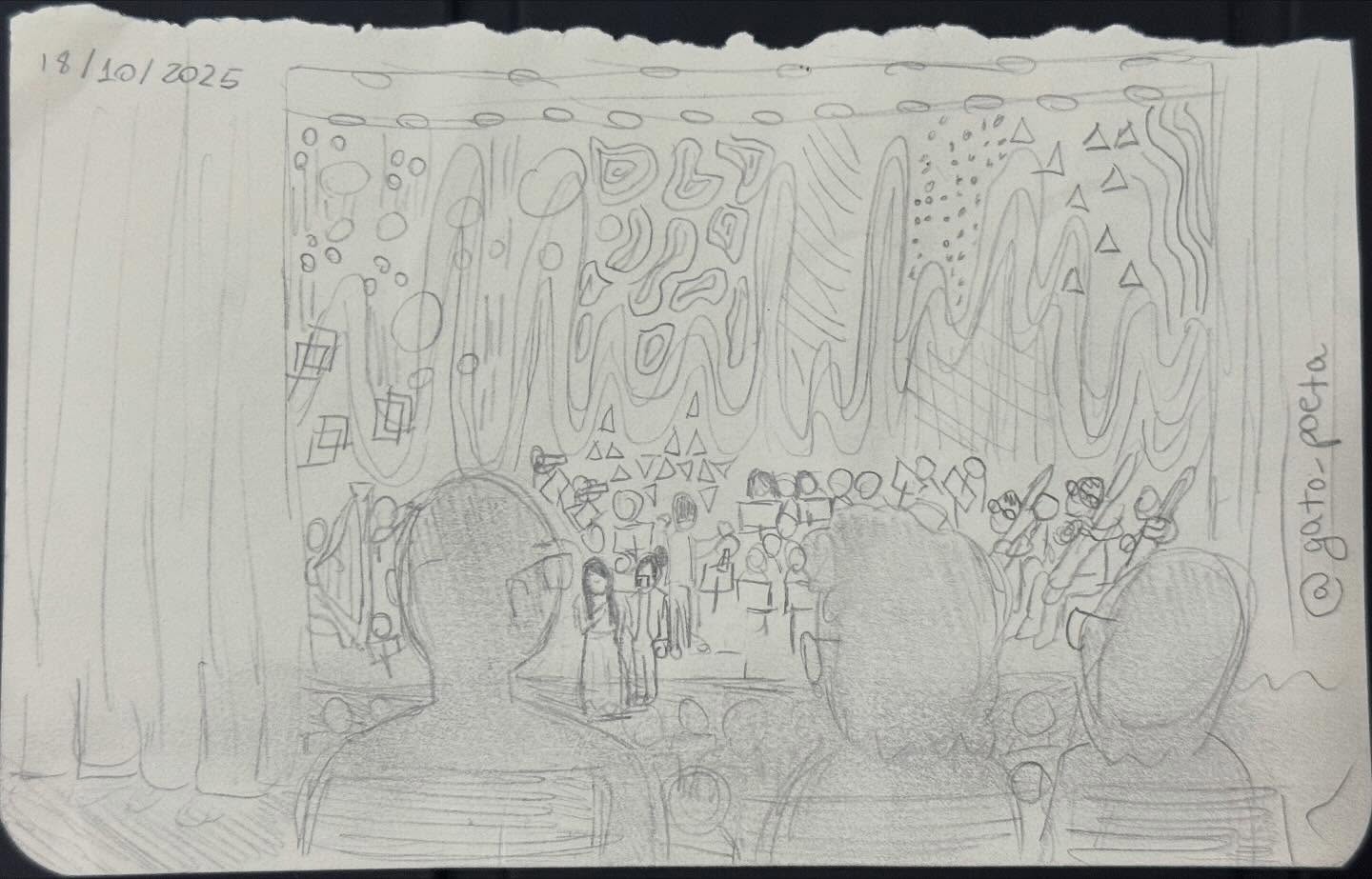 Acredito que os musicistas tenham muitas razões para terem esta profissão. A loucura, certamente é uma delas. Não tem como ser muito normal e fazer o que fazemos, mas penso que o denominador comum dos verdadeiros artistas seja aquela conexão indescritível que ocorre entre o palco e o público. Ontem tive a felicidade de ser presenteado por essa linda obra de arte espontânea da @gato_poeta , que estava assistindo ao nosso concerto em Jundiaí. Ela veio me cumprimentar e simplesmente me entregou o desenho com a mensagem no verso, feito ali, durante o concerto mesmo. É pra isso que serve a arte. Viva a arte, viva a música, viva a ópera!
@thayanaroverso @mauricioetchebehere @gabrheinschirato @theatrosaopedro @concertosastrafinamax