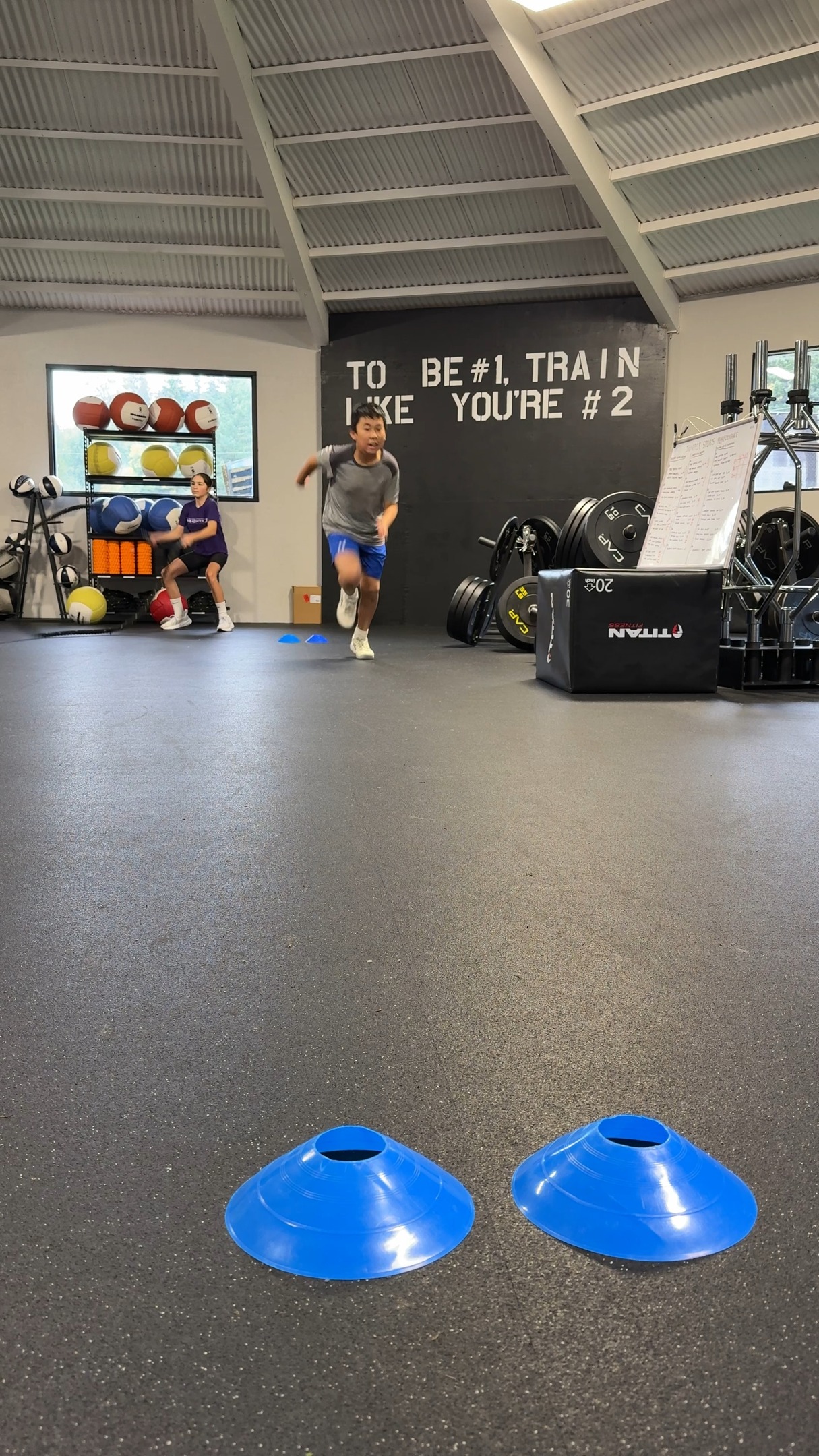 💪 APL Junior Athletic Performance Strength & Conditioning Training 🌟
Weight training for kids doesn't mean lifting heavy; it means learning how to move well. Our 11 and under athletes in our APL Junior Athletic Performance training program are developing strength, balance, and control through proper movement patterns that build a foundation for long-term athletic success. 🎯🚀
Register today with the link in bio!
#juniorathletes #youthtraining #athleticperformancelab #strengthandconditioning #youthsports #buildingathletes #FutureChampions #WSC #woodinvillesportsclub