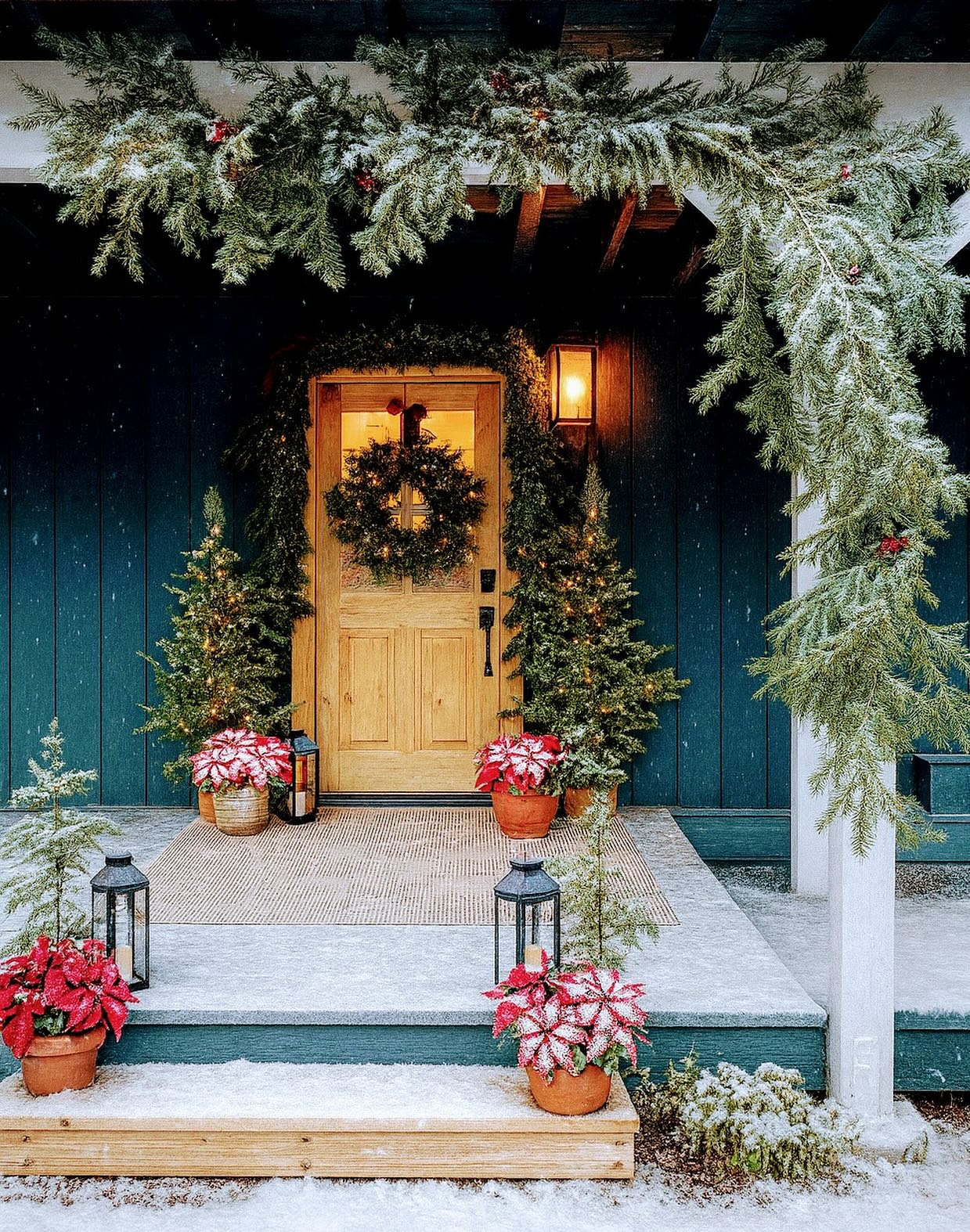 #christmasarch #floralarch #christmasdoor #christmasgarland #holidaydecor #seasonalporchdecor #holidayporch #porchdecor