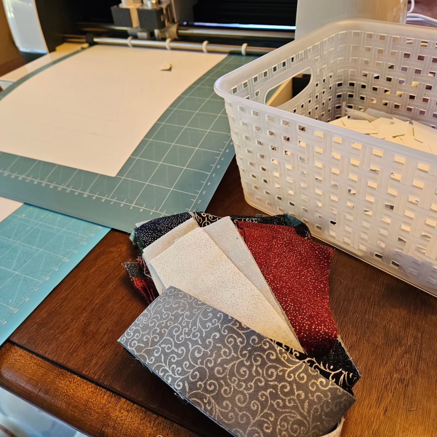 Cutting more shapes for Christmas ornaments! So for all of you who were asking about Christmas ornaments last weekend, they are coming very soon! Here's a sneak peak of one set of fabric. It's so sparkly!
.
#christmasiscoming #epp
#eppornaments #englishpaperpiecing #handsewing #handquilting #handpiecing #fiberartist #moravianstar #christmasornaments #cricutmaker #smallbusiness #horsenroundfiberstudio #womanownedbusiness