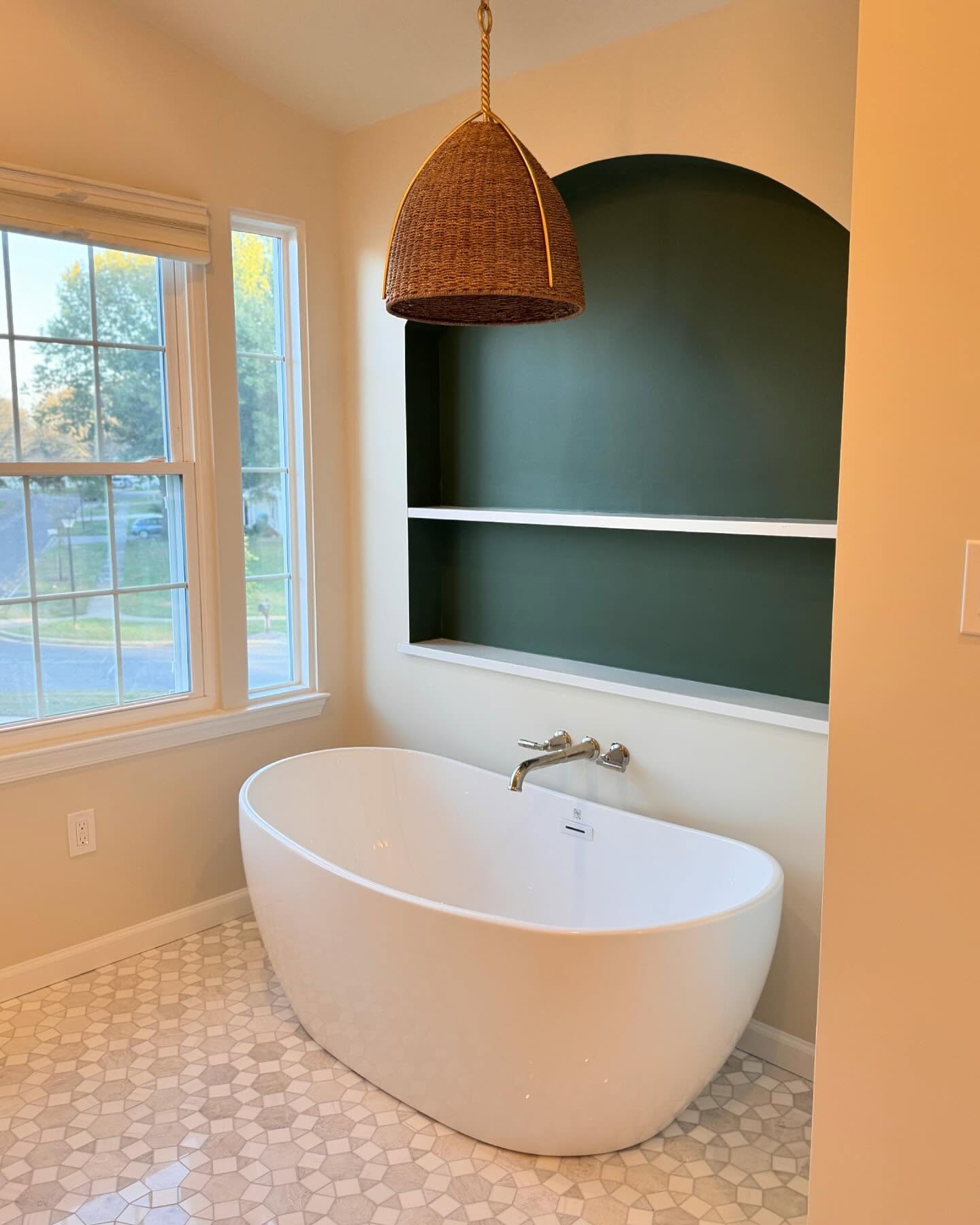 Work in progress! In this bathroom we’re combining warm traditional design with some modern, edgy details that feel both current and timeless. Swipe to see before.
#bathroomdesign #moderntradtionaldesign #modernclassicstyle #archdigest #archdetail #popofcolor #hillhousedesignmd #bathroominspo
