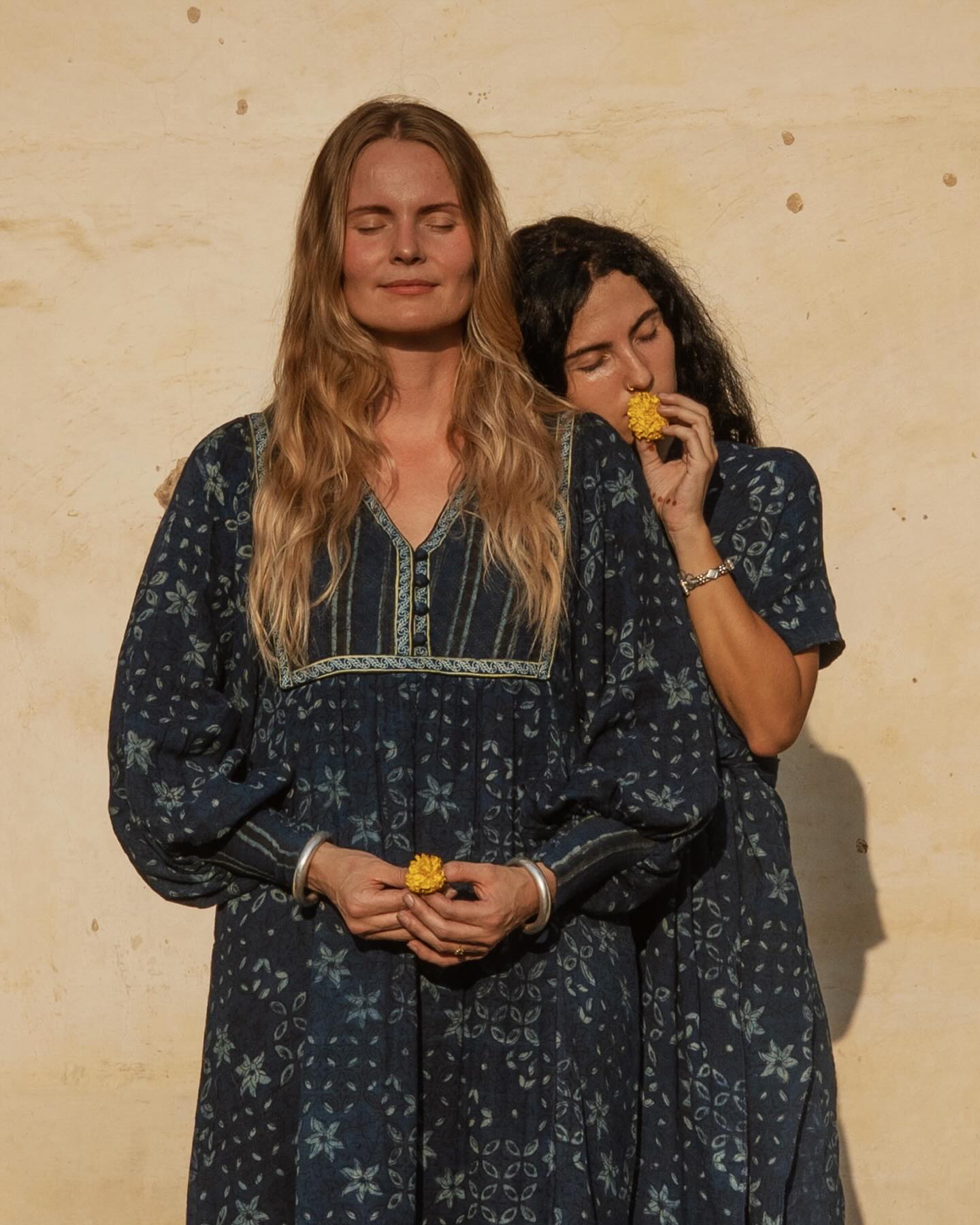 The cotton maxi dress in dreamy Indigo Floral ✨ Now available in store & online 💙
Beautiful pic made by @tirtha.studio