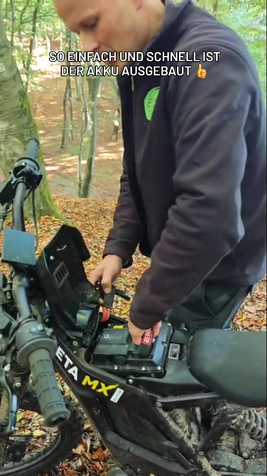 So easy baust du den Akku bei den Eridepro Bikes aus!
#EridePro #Akku #Montage #diy #selbermachen #mx #dirt #enduro #Wartung #schraubertipps