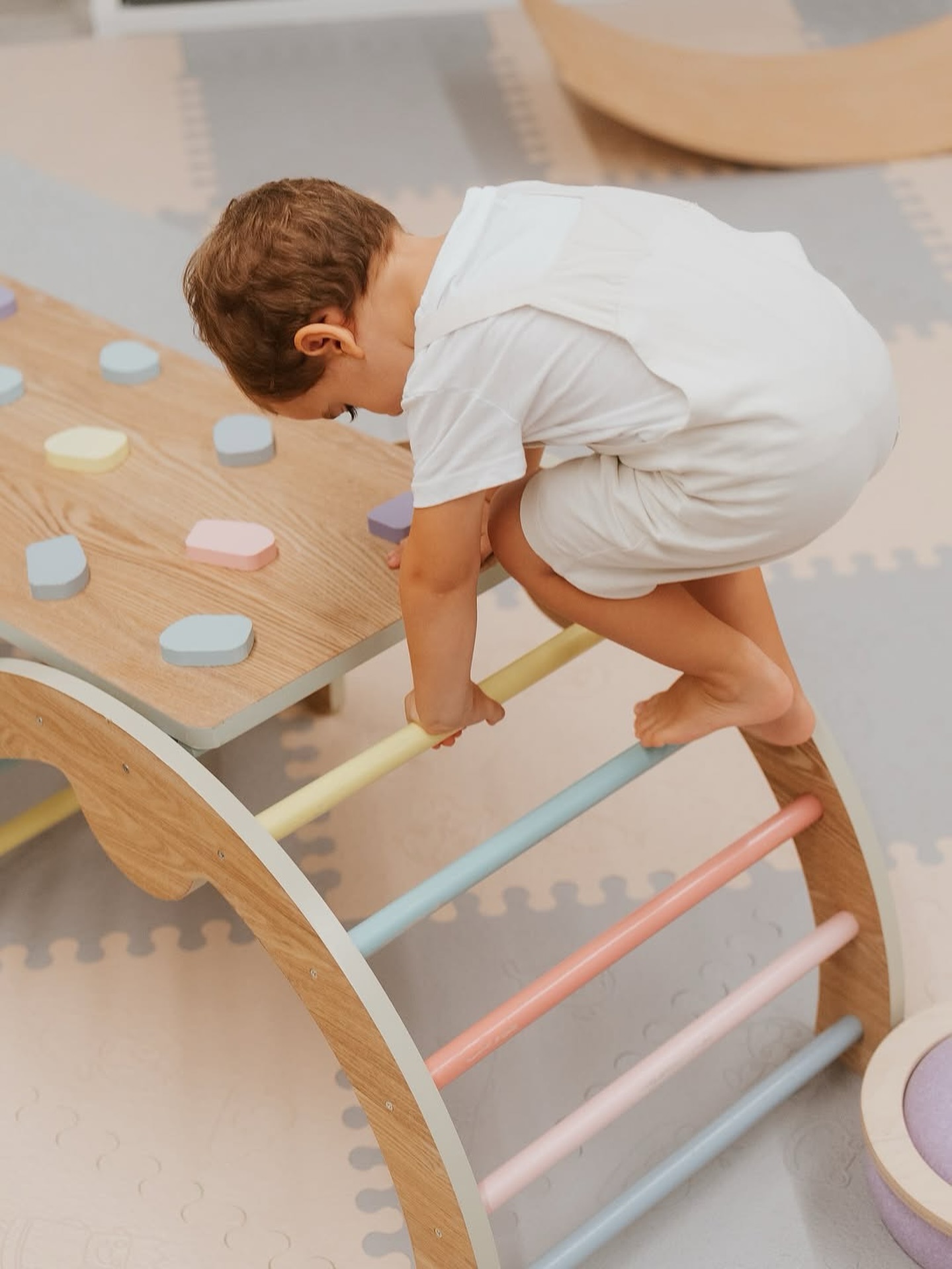 Pickler 🫱🏻🫲🏼 @lubabymats
📸 @niddofisioterapia 🩵💜💛🤍
#baby #bebe #playmat #babygirl #babyboy #bib #sleepcoach #4months #babymat #4meses #instamum #instakids #montessori #tummytime #babyshower #BLW #mamaprimeriza #regalobebe #babycare #babyplanner #pikler #movimientolibre #5months #newborn #babyparty #instamama #lubabymats #tummytime #smashcake