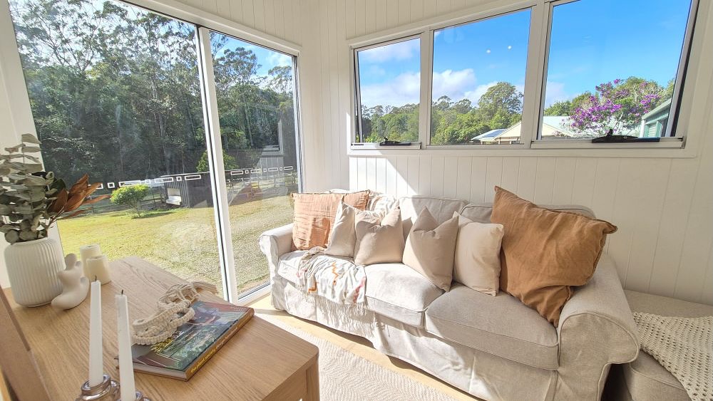Small space, big feeling
It’s all in the details — high ceilings, natural light, warm tones and clever layout design that make every square metre feel open and inviting.
Come and see how we make small spaces feel big — book an inspection today.
#TinyHomeDesign #SmartLiving #GruAustralia #SunshineCoastHomes #TinyLiving #ModularDesign