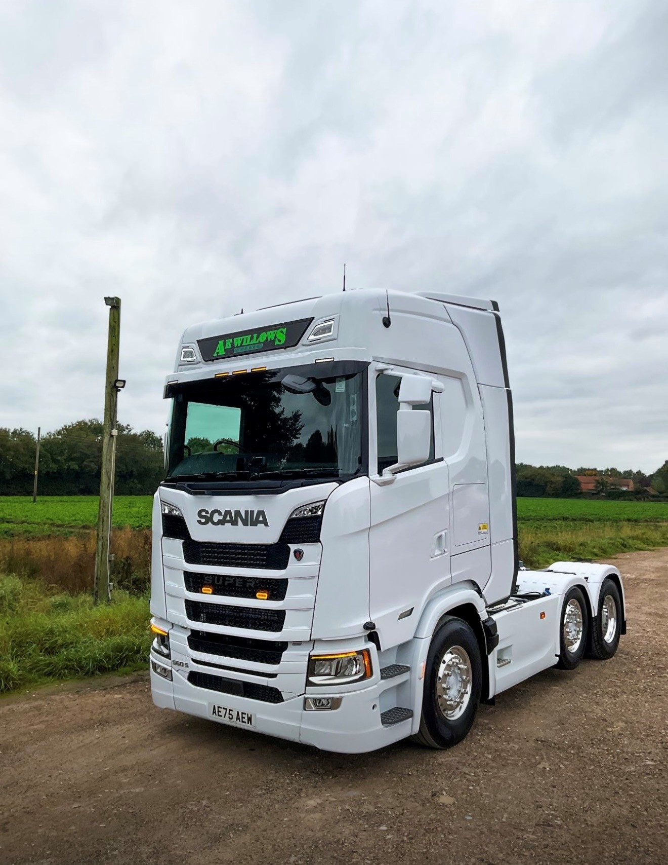 Halloween has come early with this stunning phantom white Scania S560 Super recently delivered to A E Willows!
Supplied by Keltruck Account Manager, Simon McGuiness. This outstanding unit is packed full with all the spec you'd expect and more from a top quality unit like this. And has also been finished off expertly with extra paint touched by the fantastic team at Keltruck Newark.
Congratulations to all the team at A E Willows on the handover of this incredible unit!
#SuppliedByKeltruck #ScaniaSuper