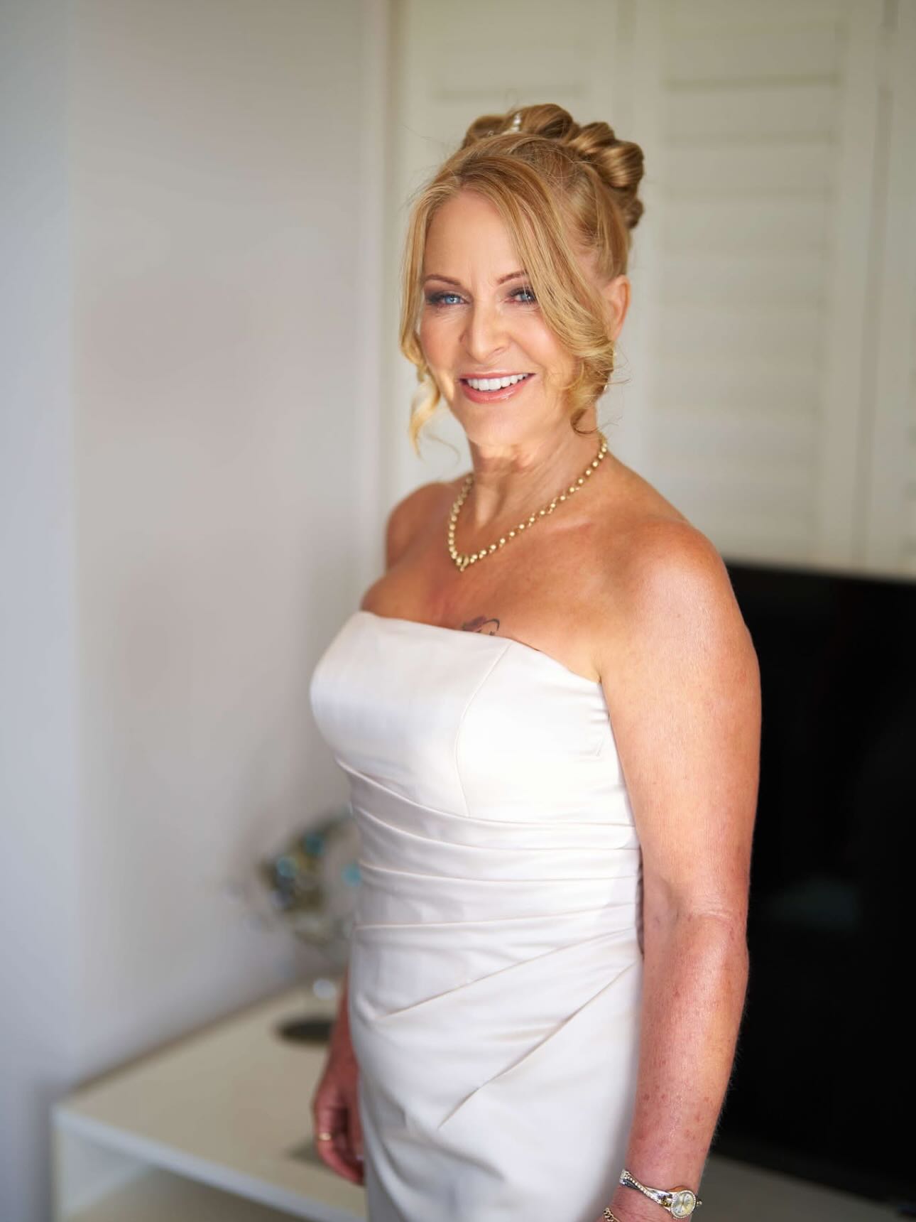 ✨ L Y N ✨
Congratulations Lyn and Jamie! What a pleasure it was to work with you on your big day!
From our trial to the wedding morning, every detail was thoughtfully considered to ensure she felt completely herself. ✨
I absolutely love working with women who know what they like and trust the process — together we created a timeless, polished look that enhanced her natural beauty and photographed so beautifully on the day.
Thank you for trusting me to bring your bridal vision to life! 😍🤍
Hair Styled by @victorias_hair_lounge
Photography: @evocativelight